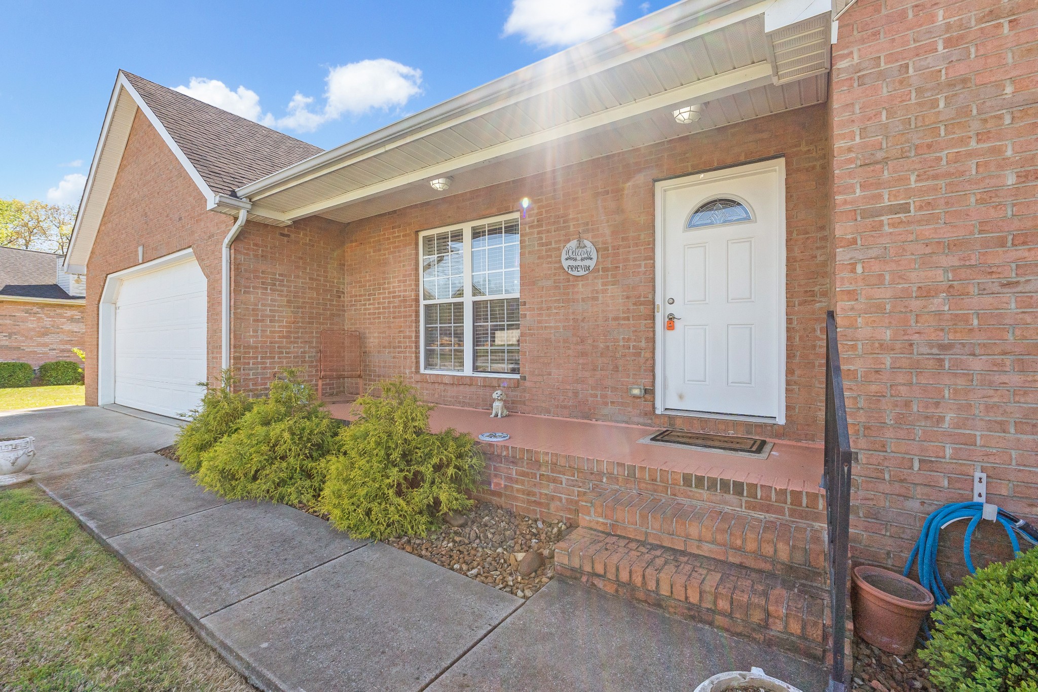 225 Lakeview Dr