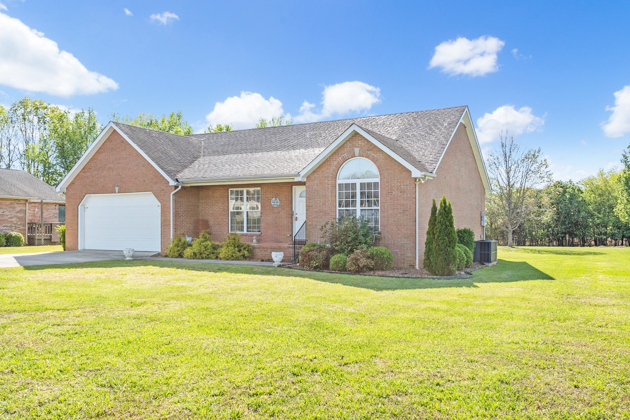 225 Lakeview Dr
