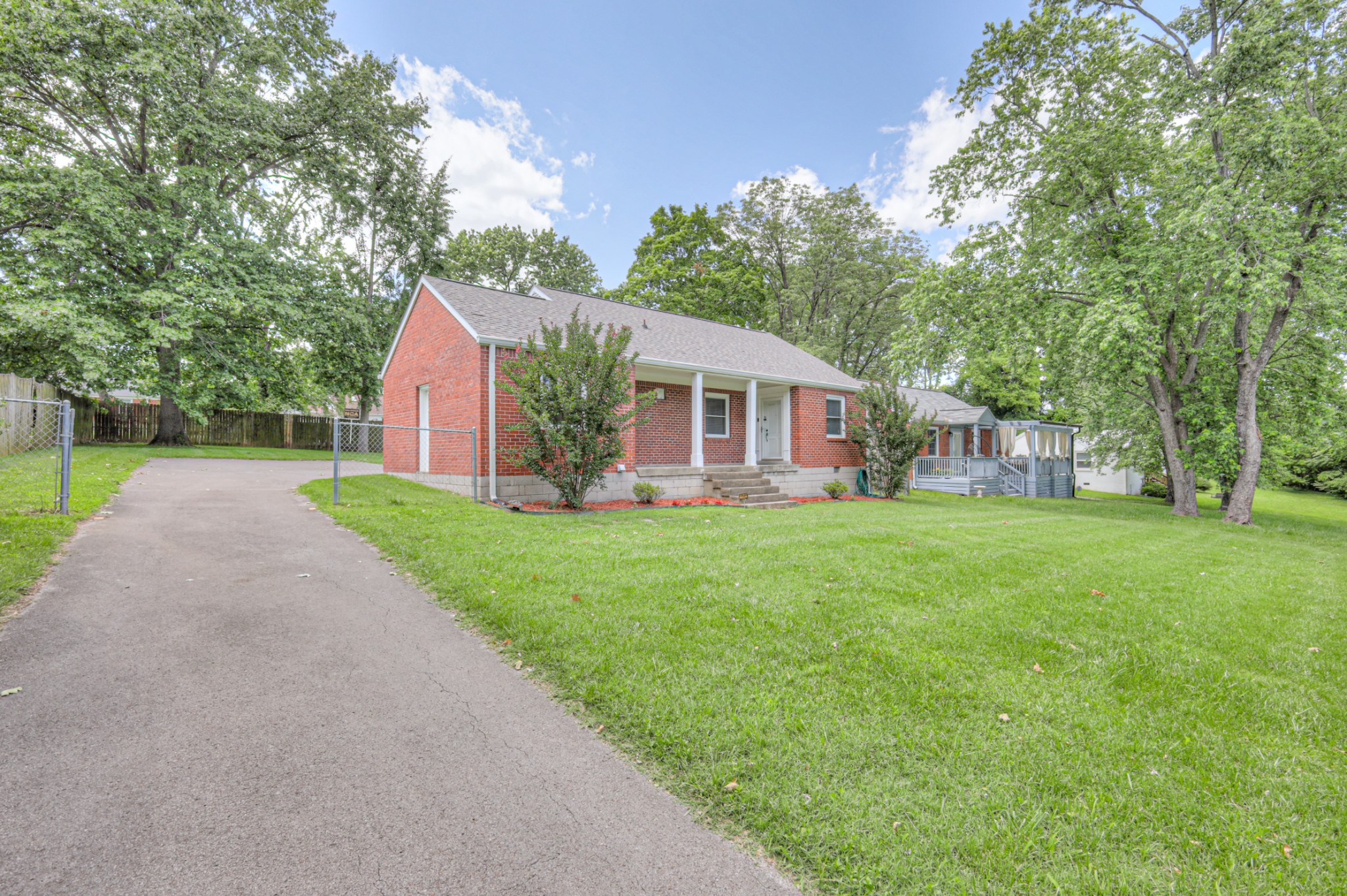 208 Walnut Hill Dr