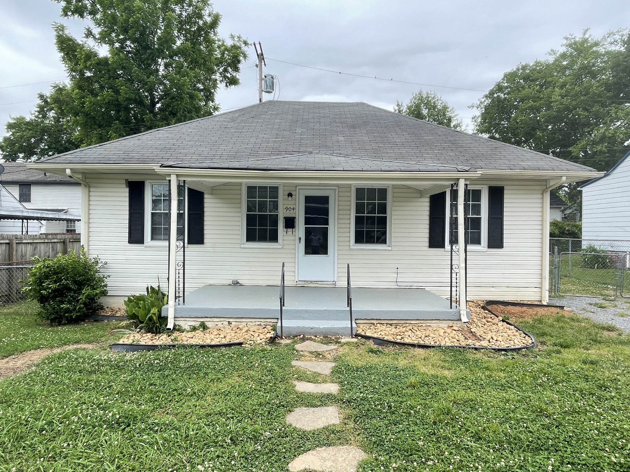2.0-bed rental at 904 Berry St