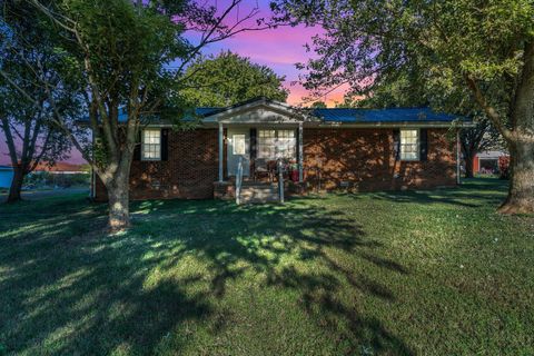 100 Poplar Grove Rd Westmoreland TN 37186