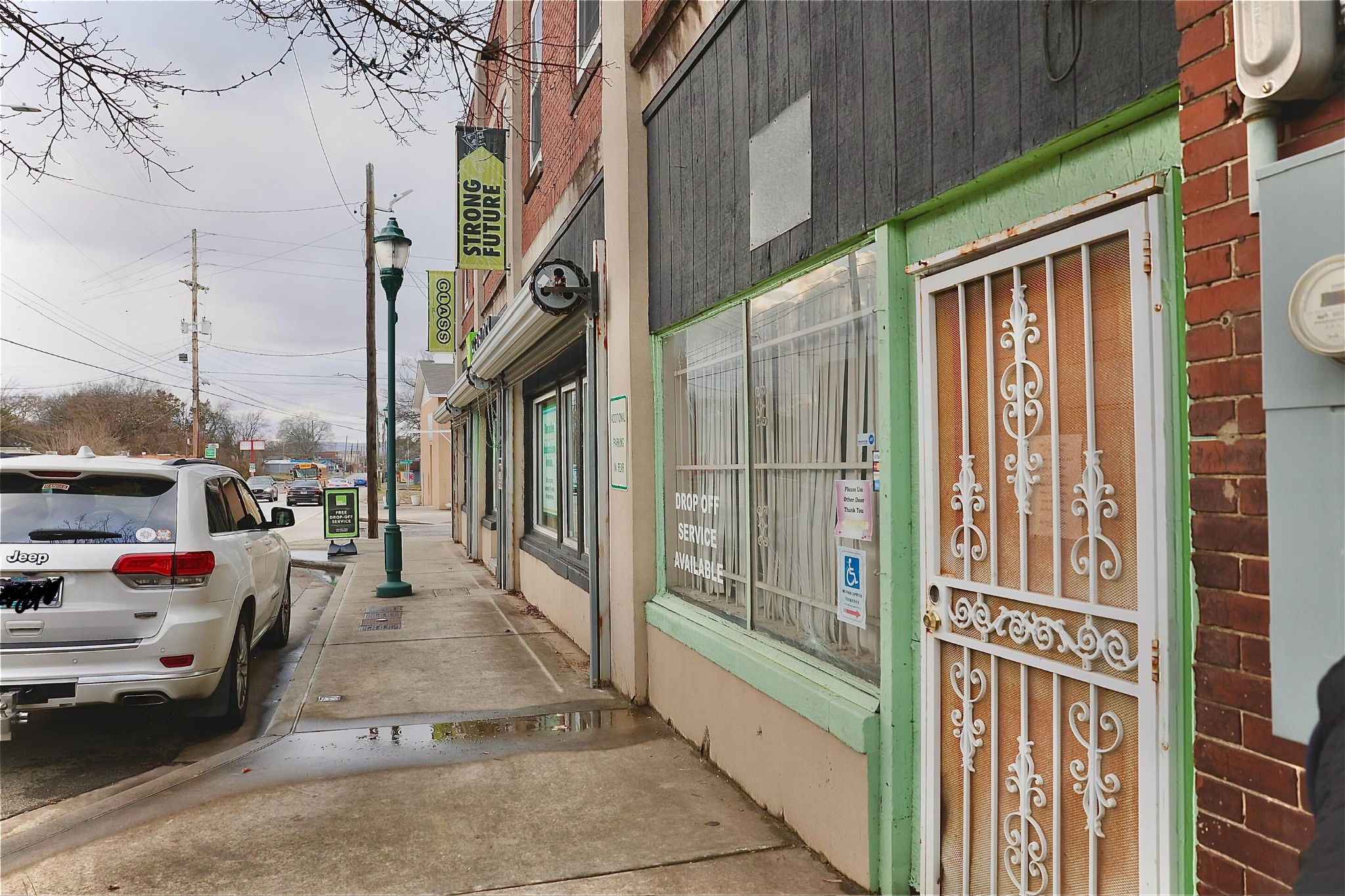 2437 Glass Street