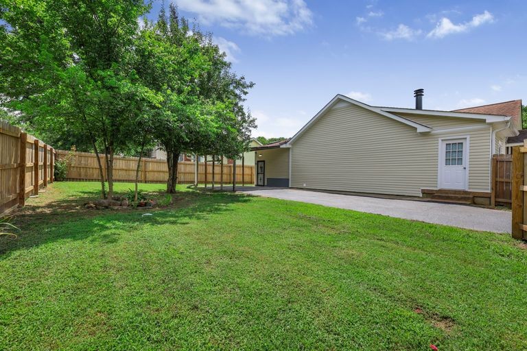 1001 Carriage Way Ct