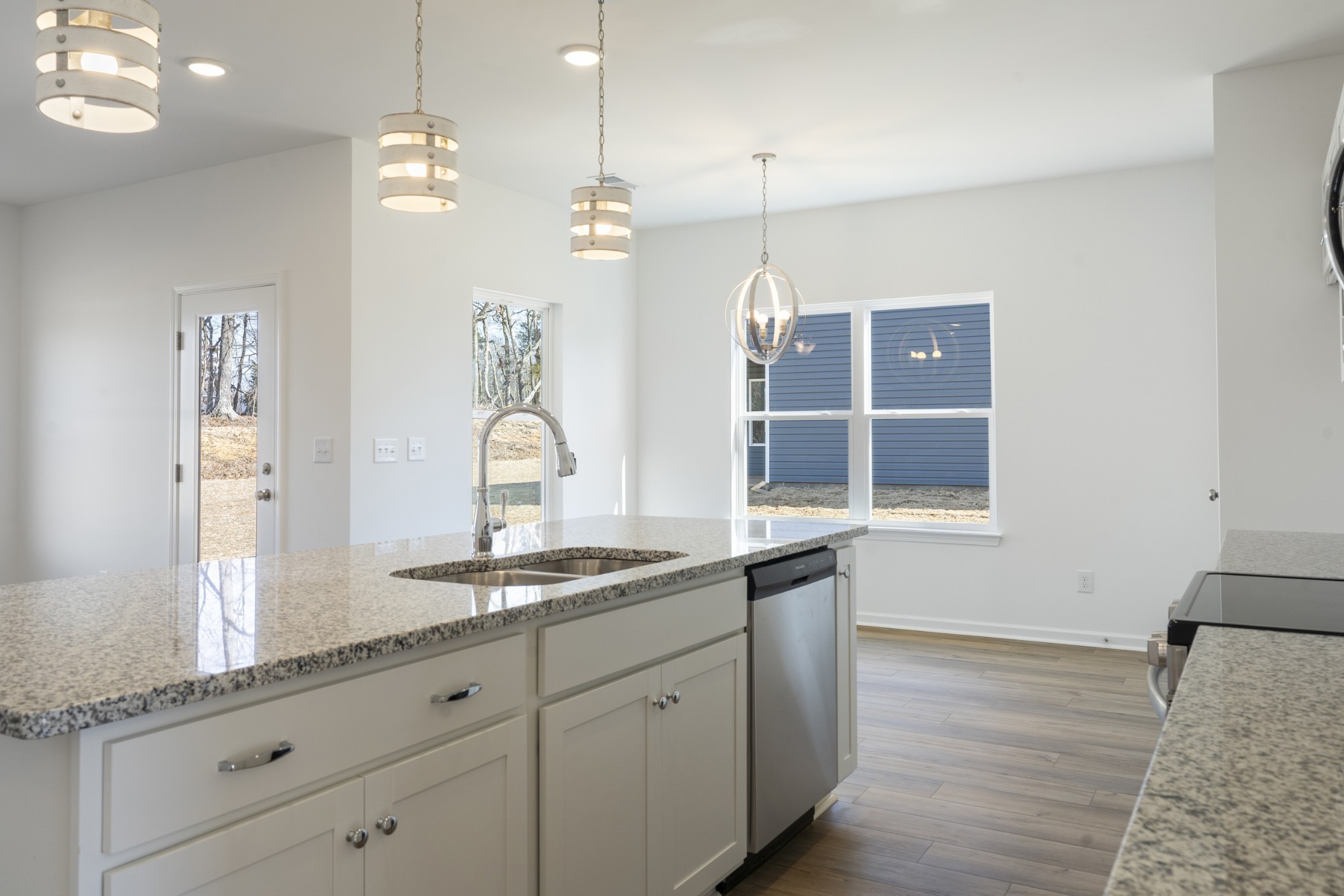 275 Claude Cir