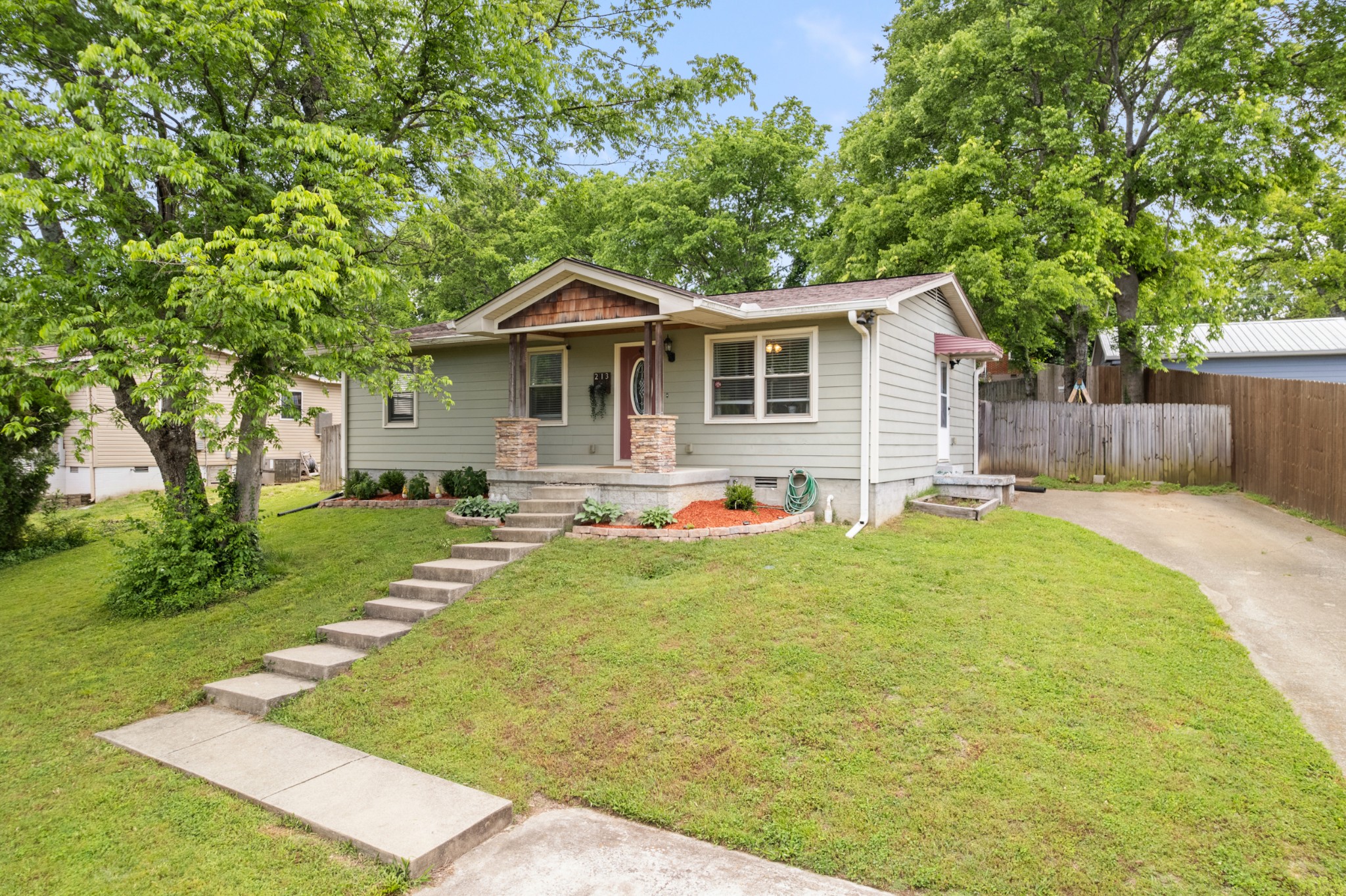 213 W Cedar St