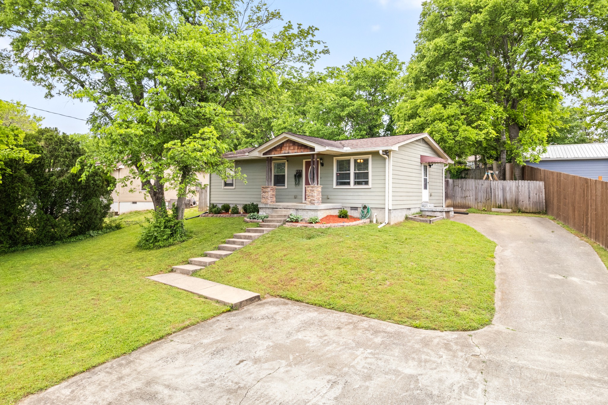 213 W Cedar St
