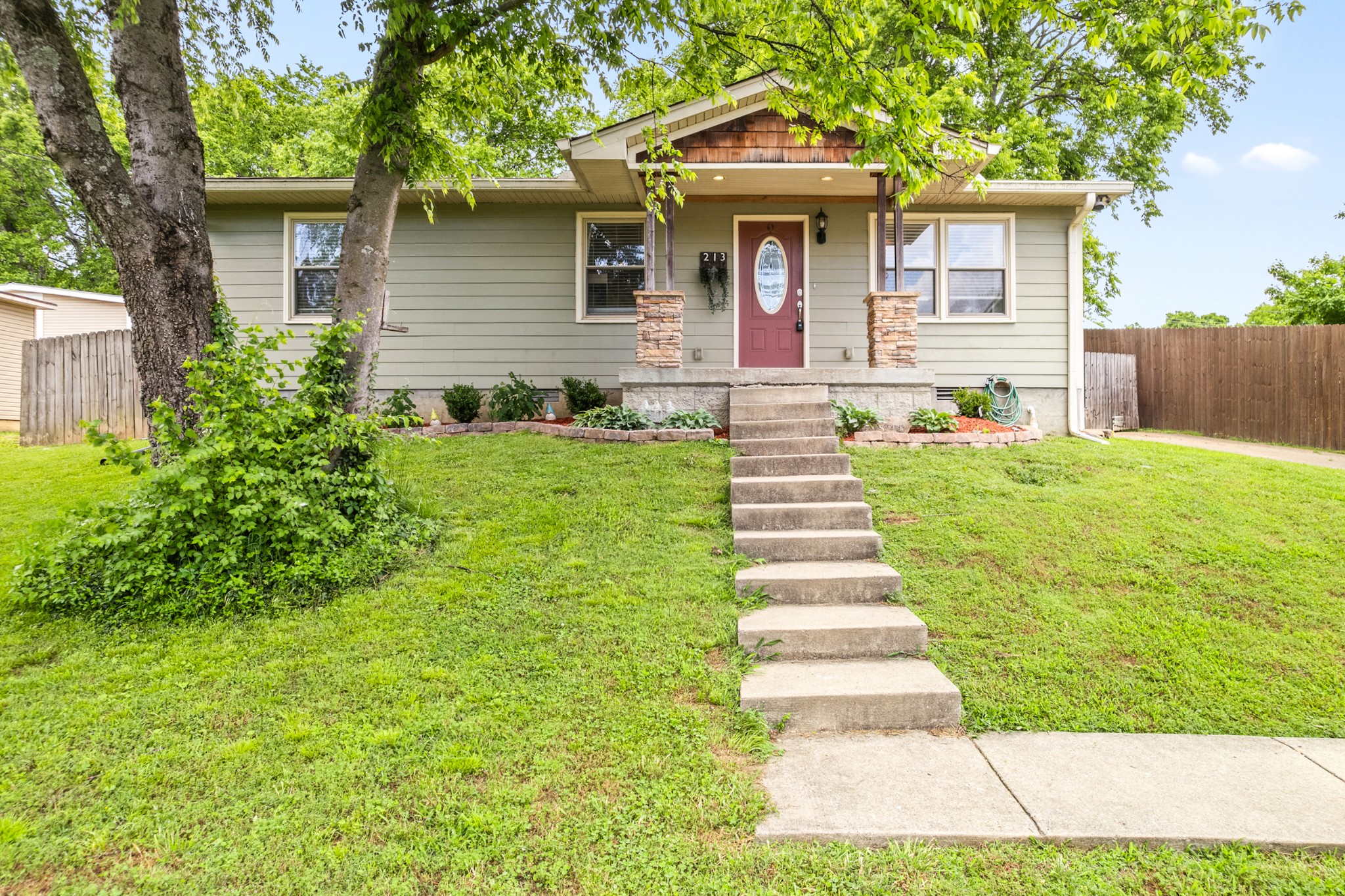 213 W Cedar St