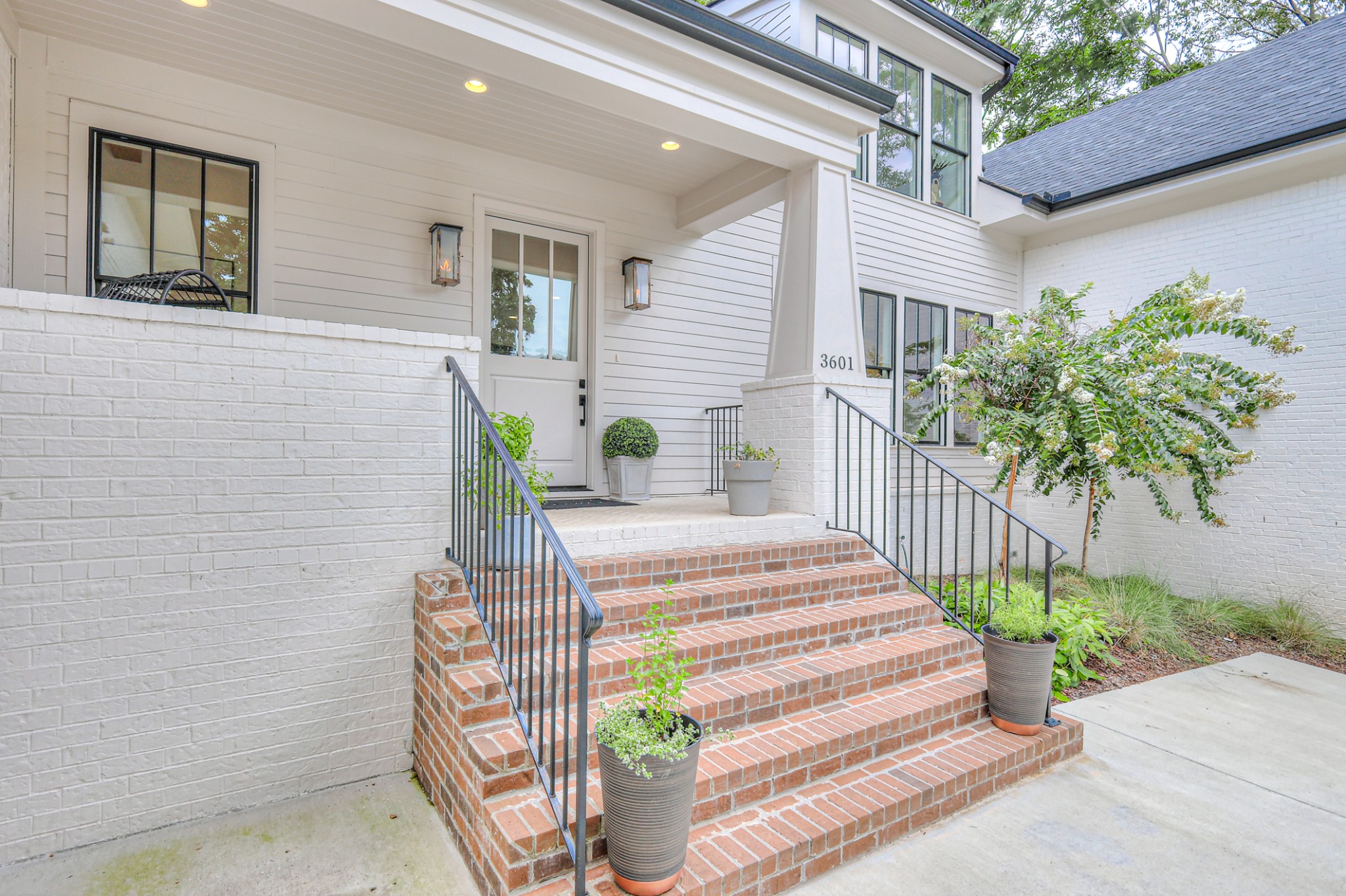 3601 Rainbow Pl