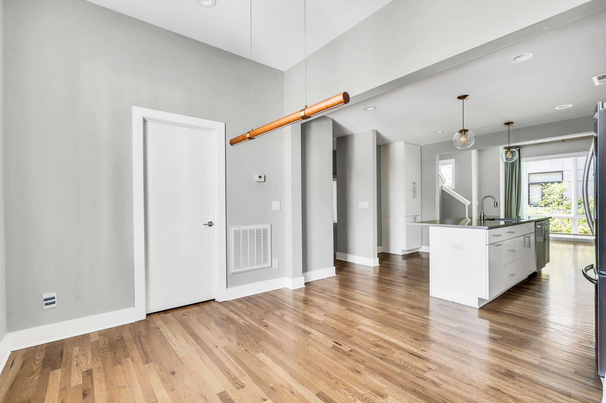 Nashville, Tennessee 37206, United States, 3 Bedrooms Bedrooms, ,4 BathroomsBathrooms,Residential,Active,40389