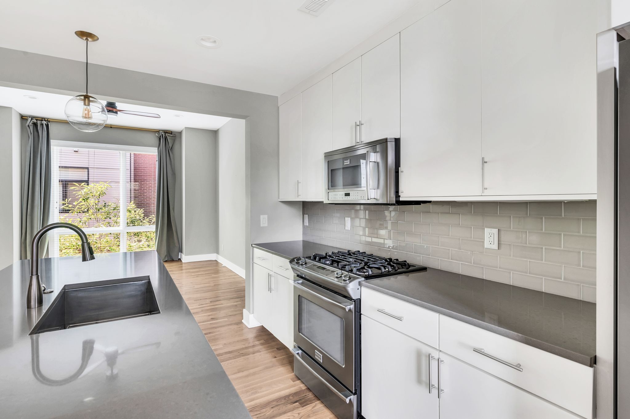 Nashville, Tennessee 37206, United States, 3 Bedrooms Bedrooms, ,4 BathroomsBathrooms,Residential,Active,40389