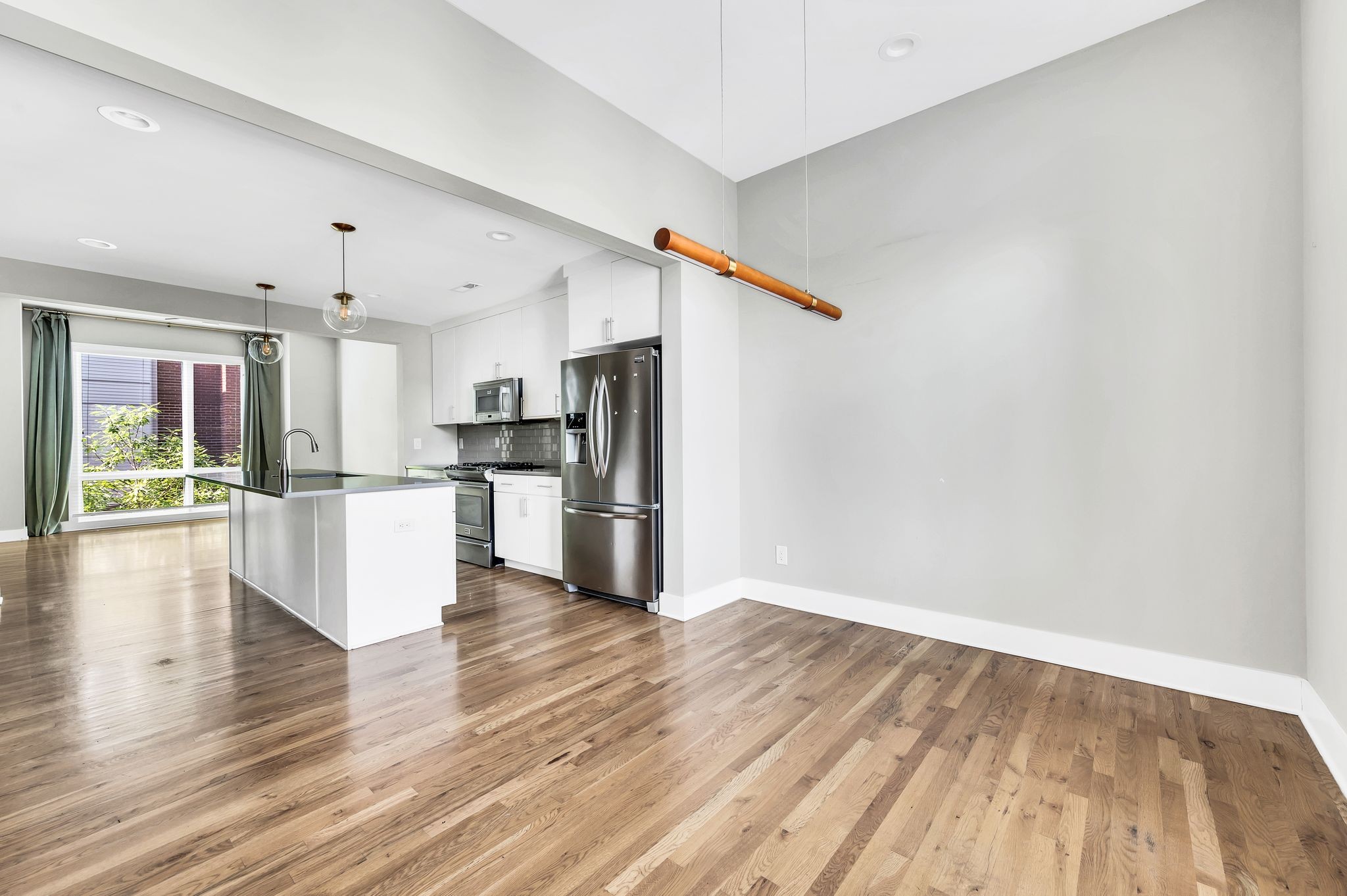 Nashville, Tennessee 37206, United States, 3 Bedrooms Bedrooms, ,4 BathroomsBathrooms,Residential,Active,40389