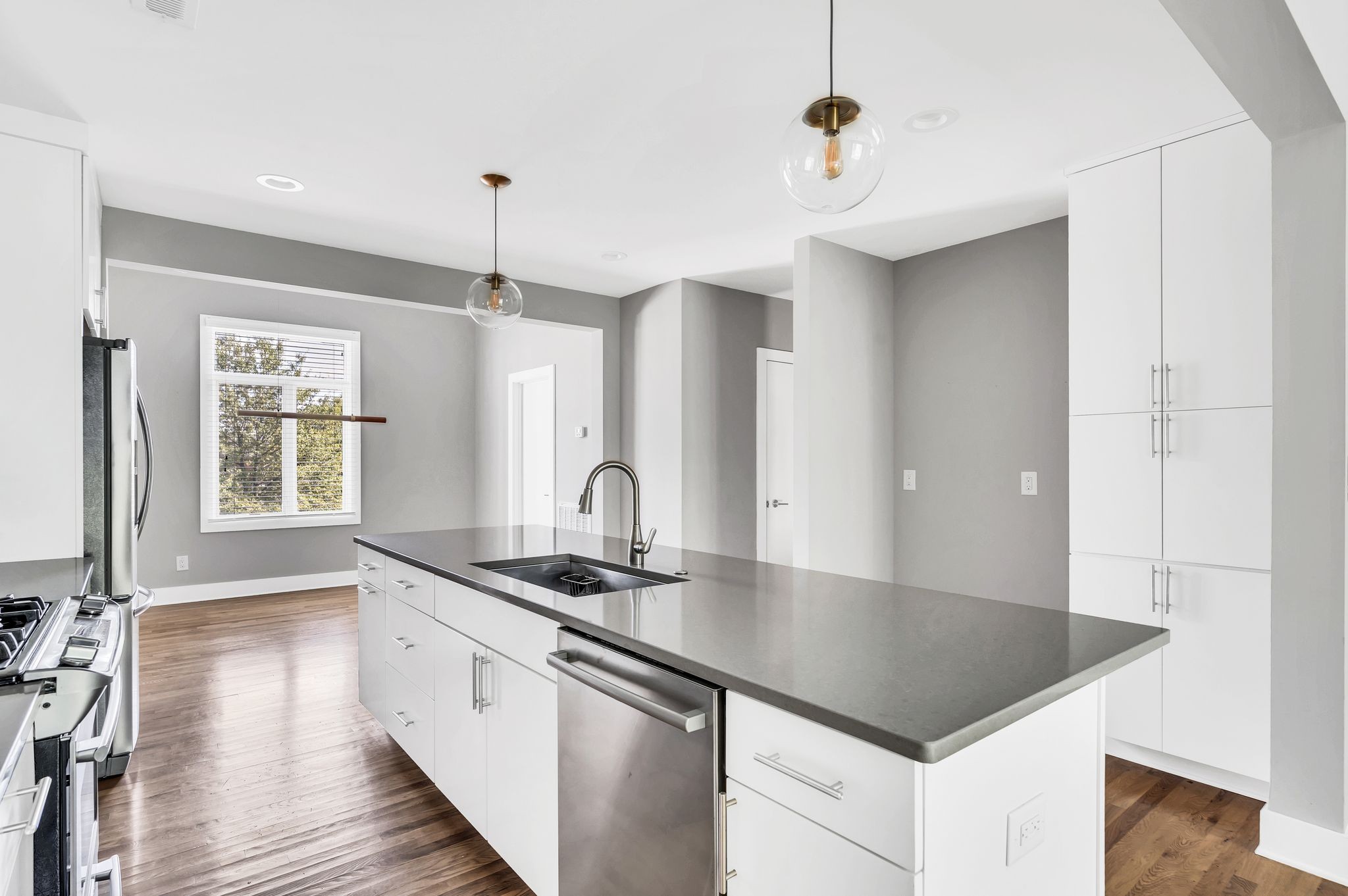 Nashville, Tennessee 37206, United States, 3 Bedrooms Bedrooms, ,4 BathroomsBathrooms,Residential,Active,40389