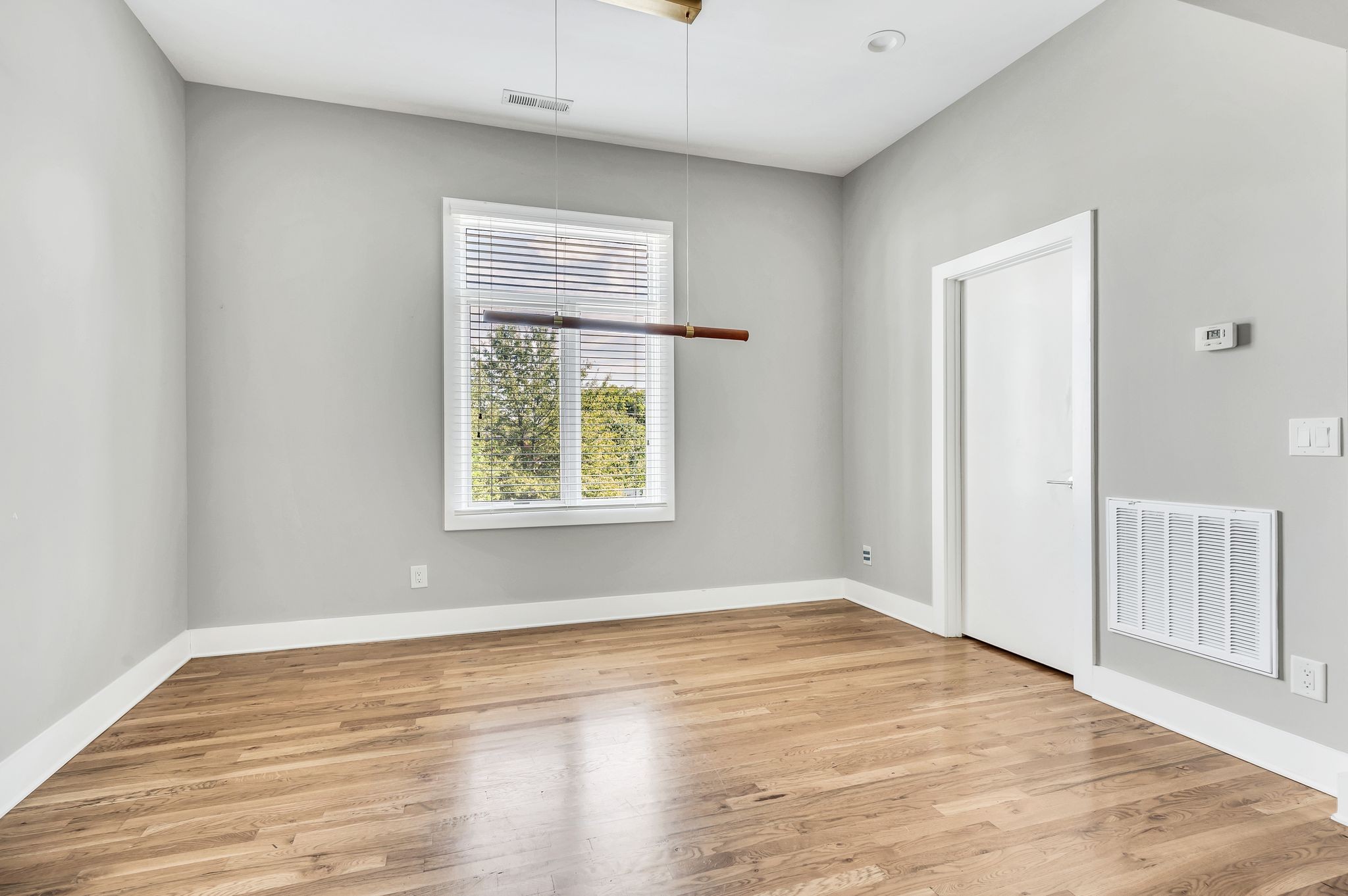 Nashville, Tennessee 37206, United States, 3 Bedrooms Bedrooms, ,4 BathroomsBathrooms,Residential,Active,40389