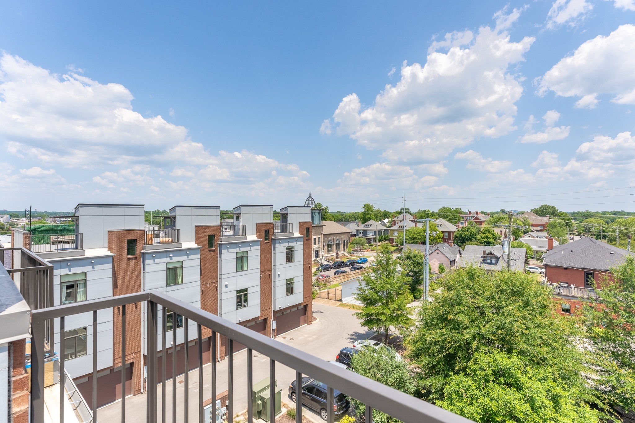 Nashville, Tennessee 37206, United States, 3 Bedrooms Bedrooms, ,4 BathroomsBathrooms,Residential,Active,40389