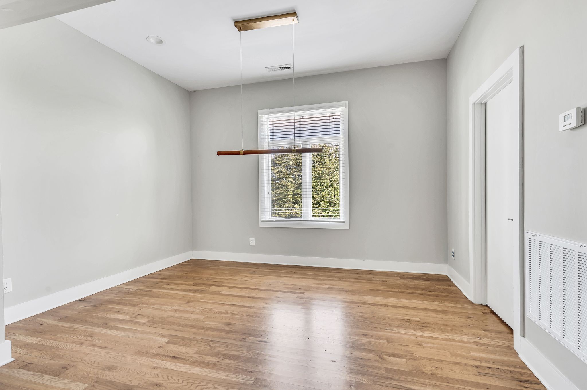 Nashville, Tennessee 37206, United States, 3 Bedrooms Bedrooms, ,4 BathroomsBathrooms,Residential,Active,40389