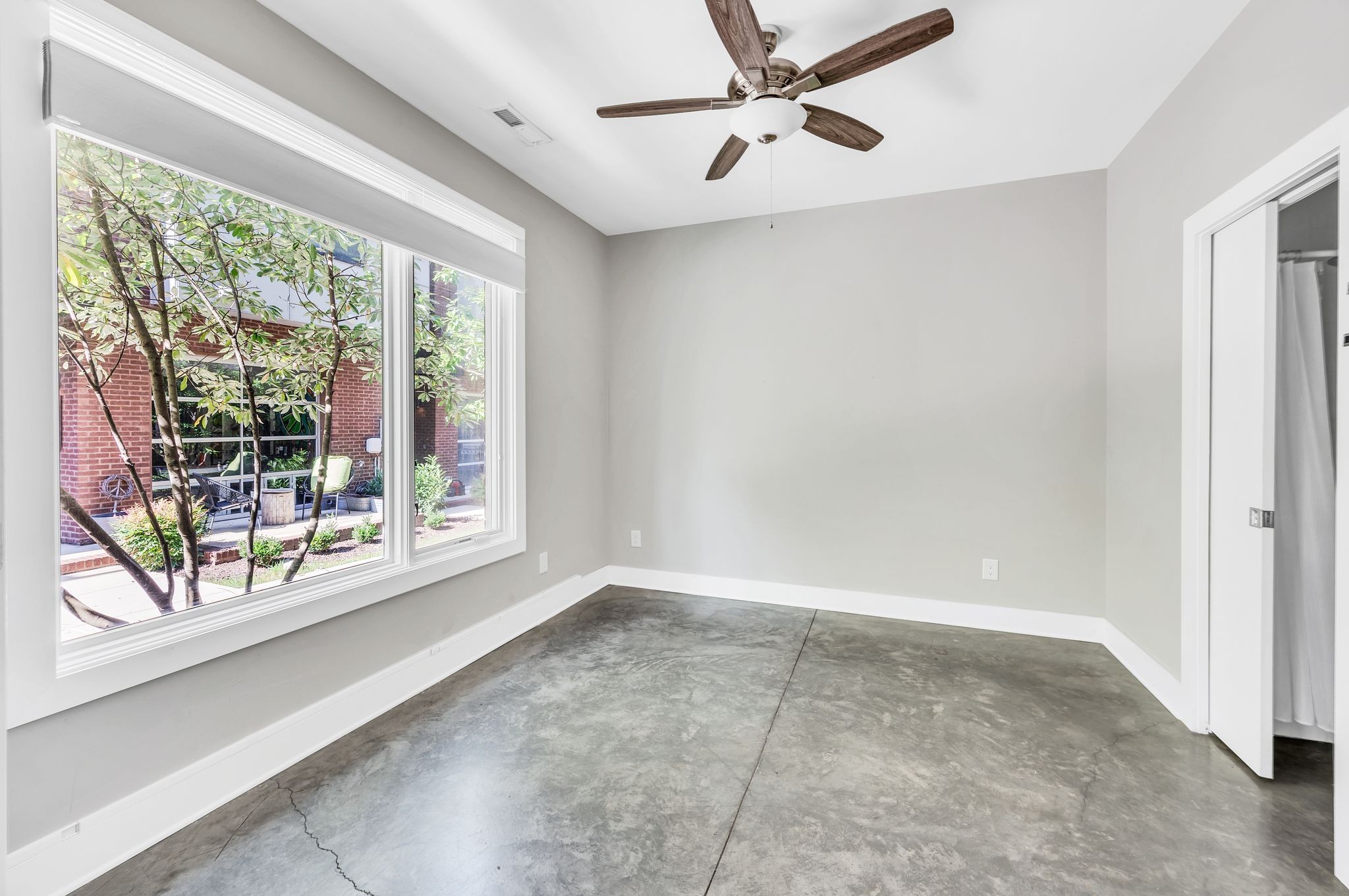 Nashville, Tennessee 37206, United States, 3 Bedrooms Bedrooms, ,4 BathroomsBathrooms,Residential,Active,40389