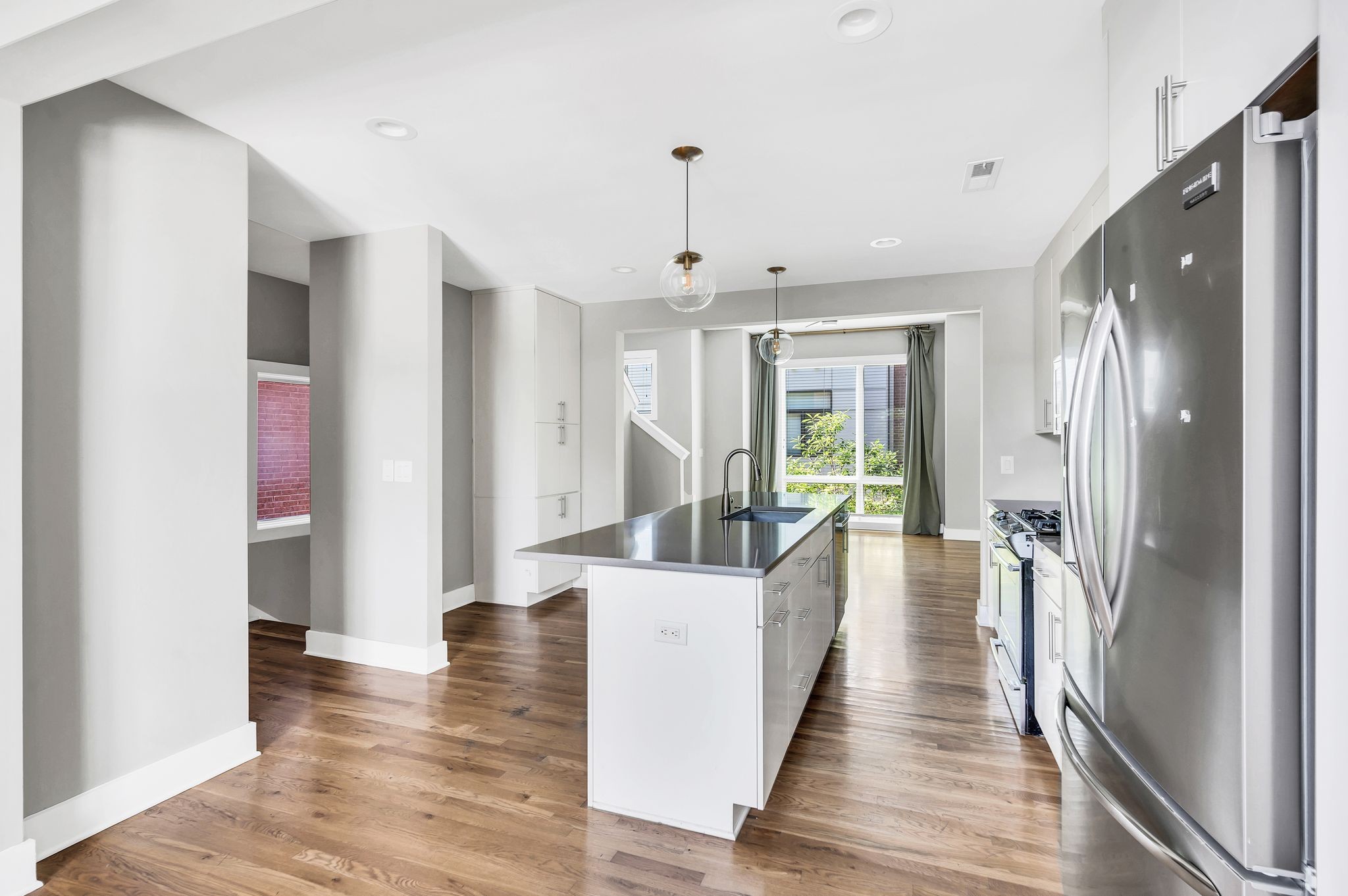 Nashville, Tennessee 37206, United States, 3 Bedrooms Bedrooms, ,4 BathroomsBathrooms,Residential,Active,40389