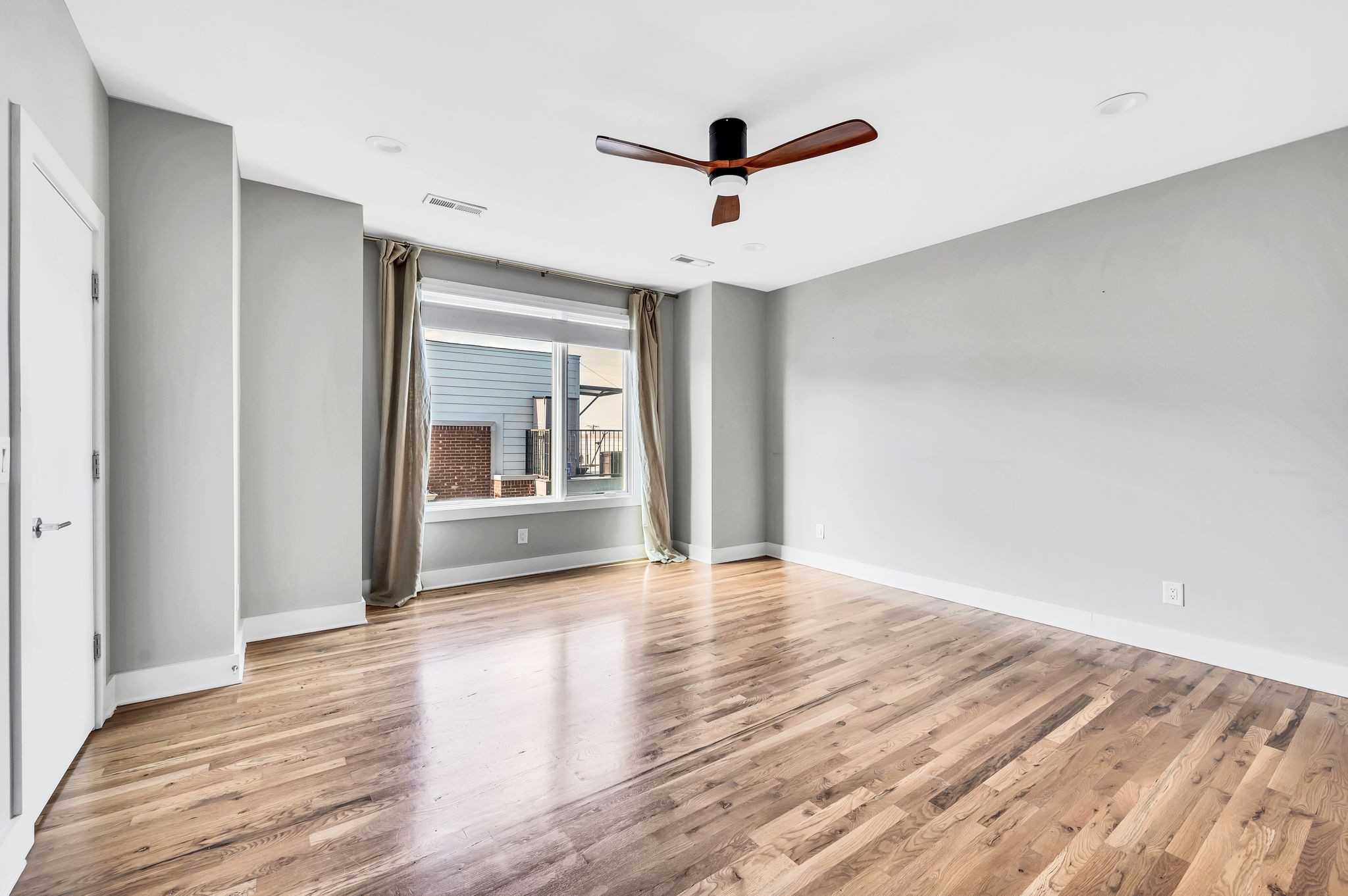 Nashville, Tennessee 37206, United States, 3 Bedrooms Bedrooms, ,4 BathroomsBathrooms,Residential,Active,40389