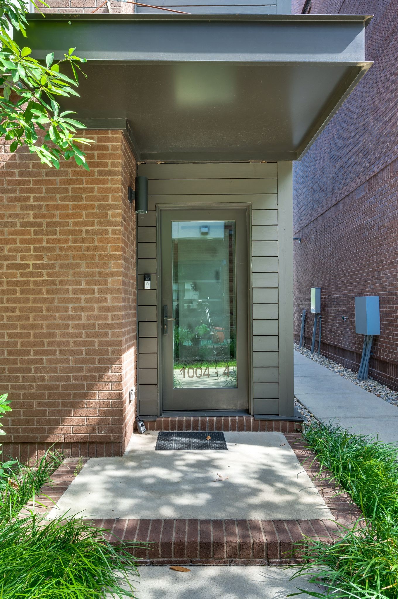 Nashville, Tennessee 37206, United States, 3 Bedrooms Bedrooms, ,4 BathroomsBathrooms,Residential,Active,40389