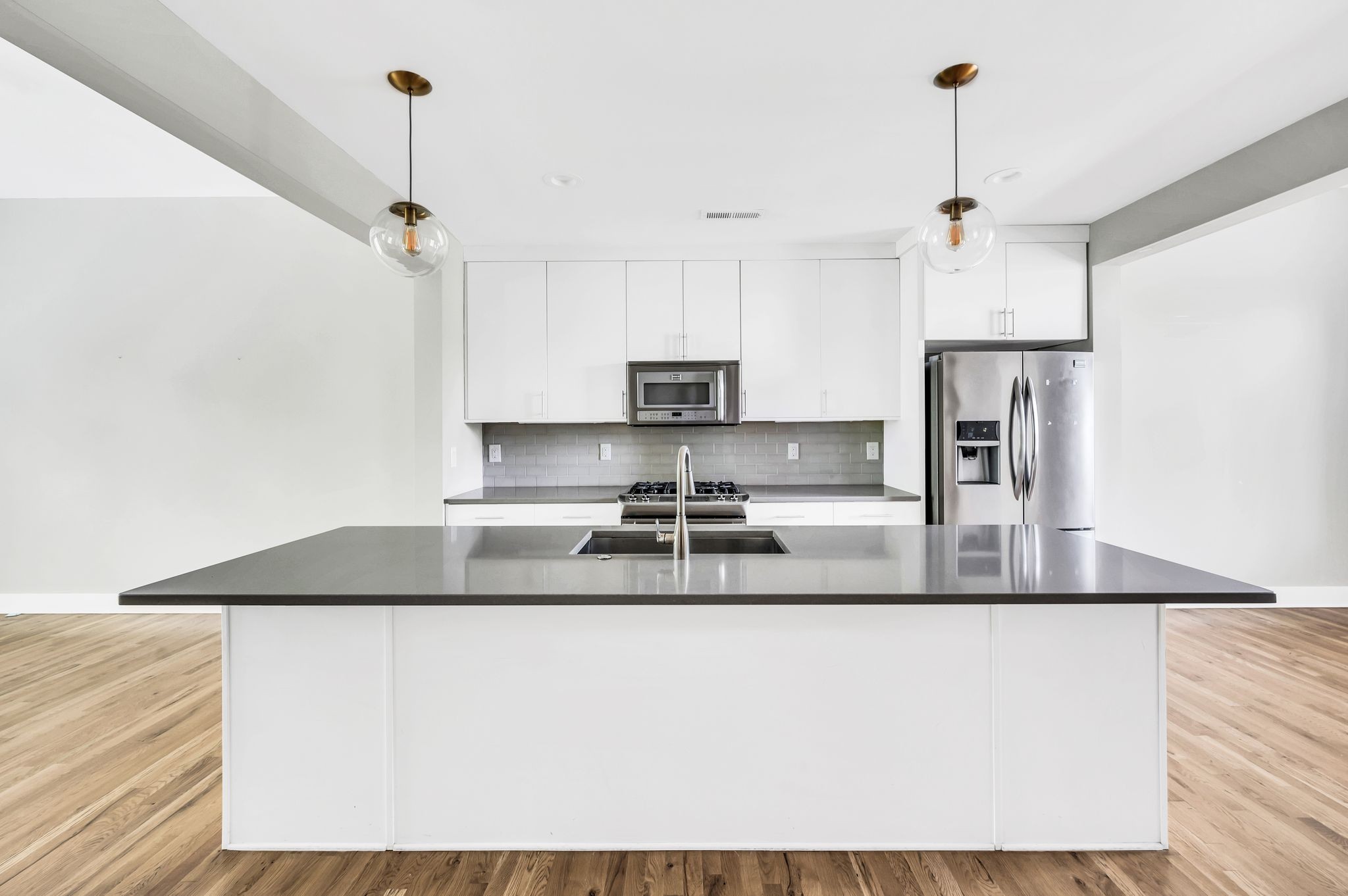 Nashville, Tennessee 37206, United States, 3 Bedrooms Bedrooms, ,4 BathroomsBathrooms,Residential,Active,40389