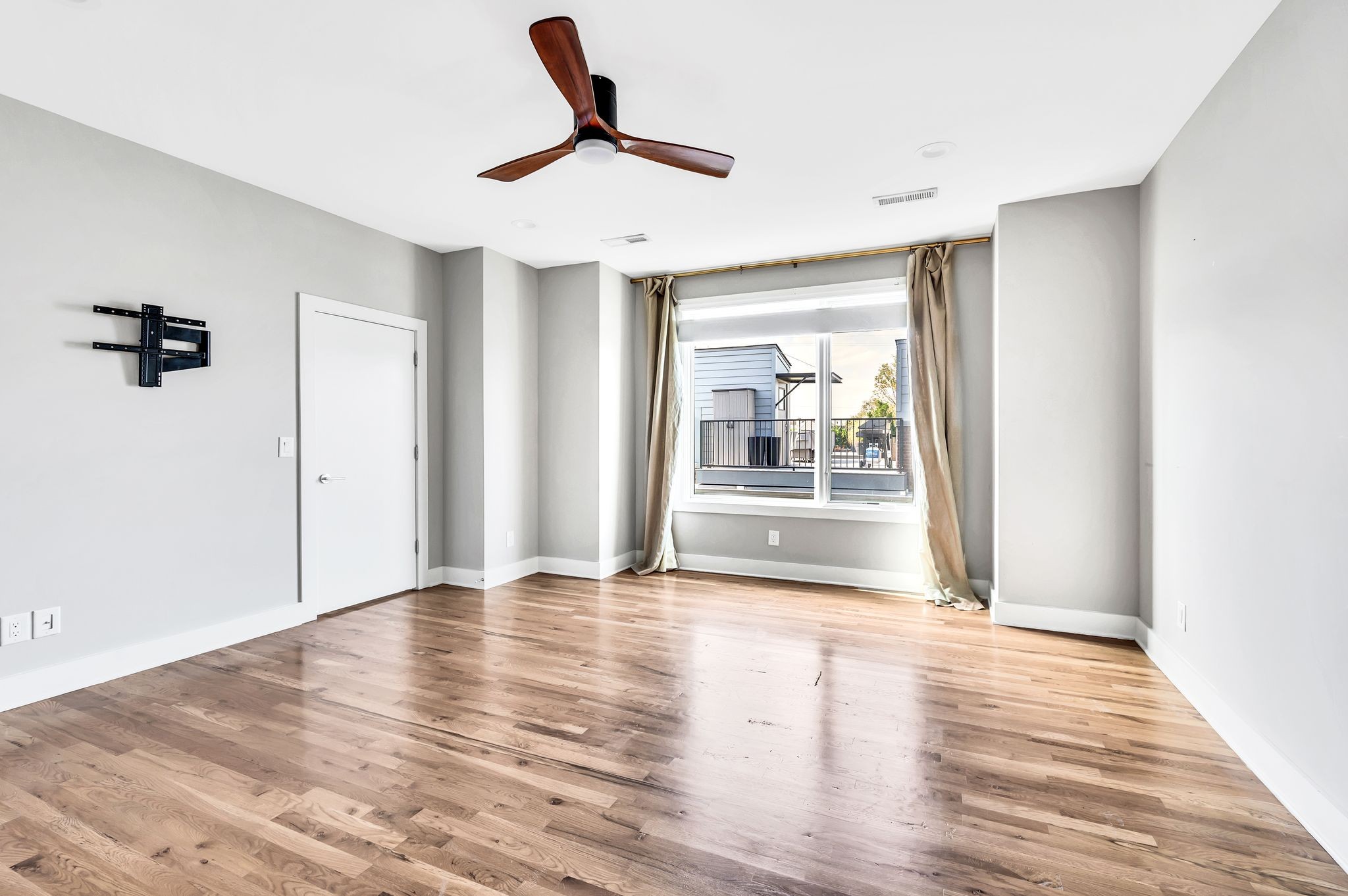 Nashville, Tennessee 37206, United States, 3 Bedrooms Bedrooms, ,4 BathroomsBathrooms,Residential,Active,40389