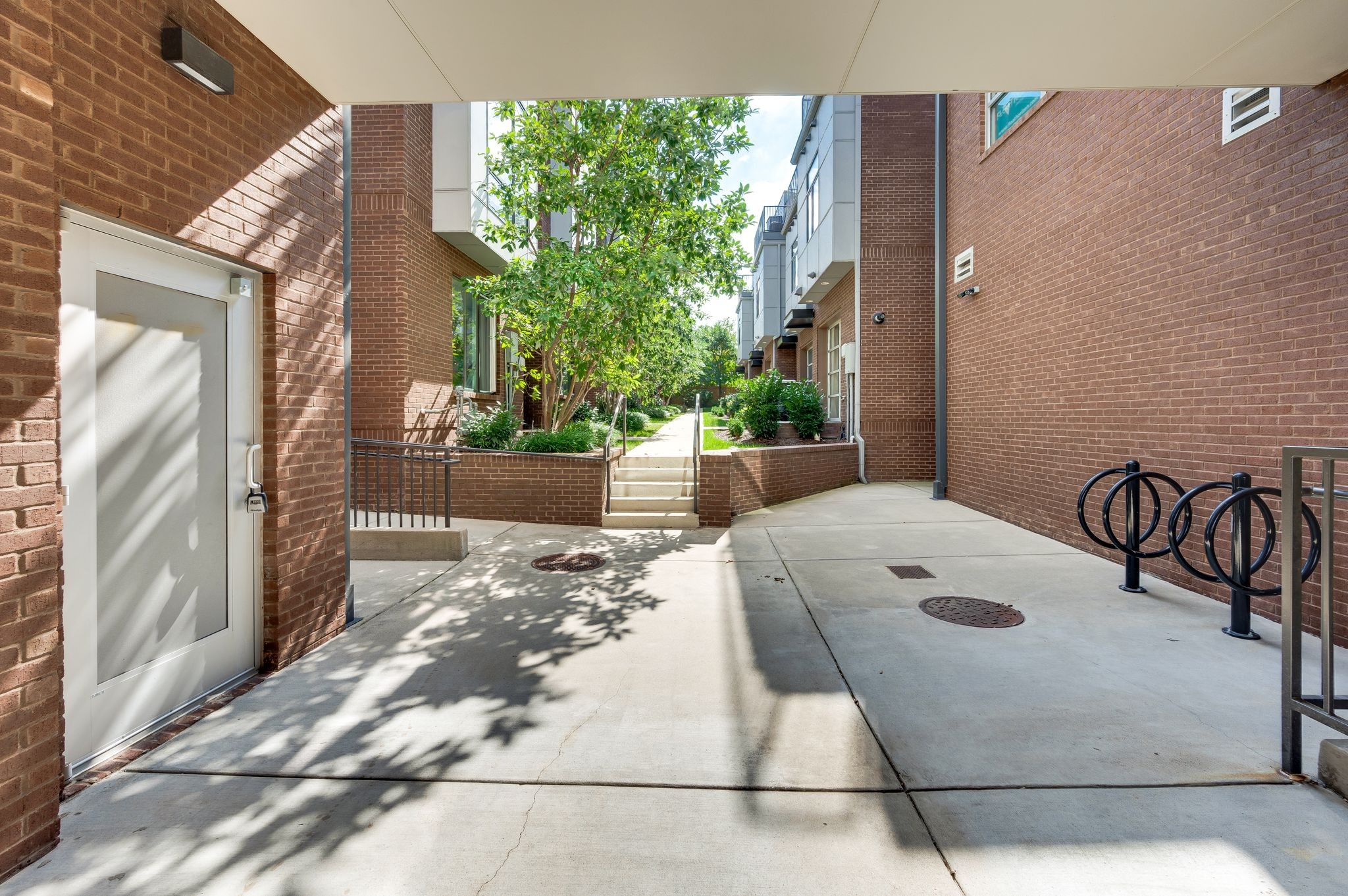 Nashville, Tennessee 37206, United States, 3 Bedrooms Bedrooms, ,4 BathroomsBathrooms,Residential,Active,40389