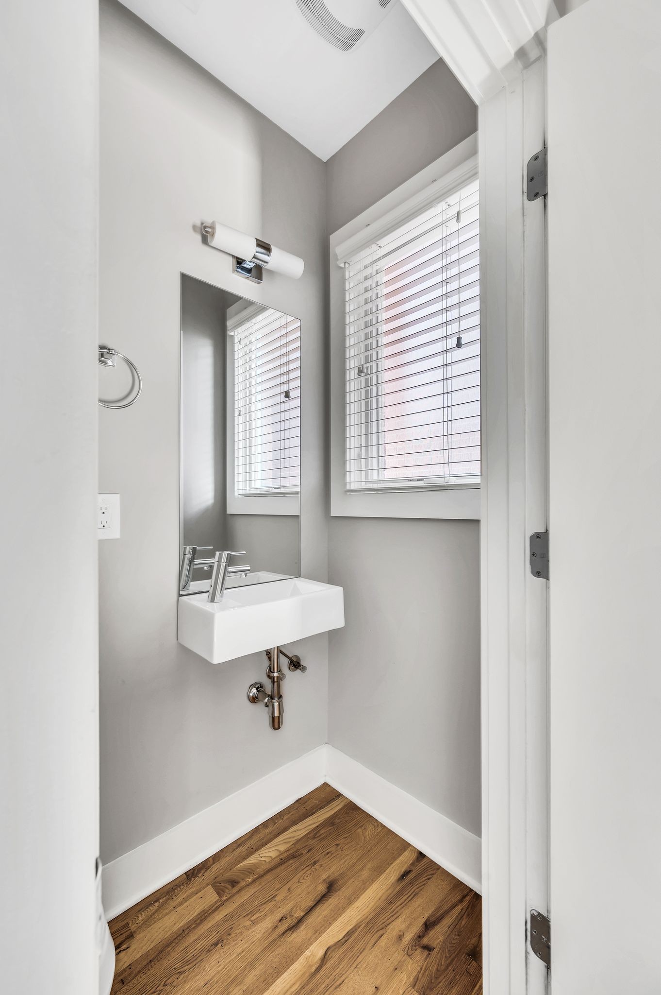 Nashville, Tennessee 37206, United States, 3 Bedrooms Bedrooms, ,4 BathroomsBathrooms,Residential,Active,40389