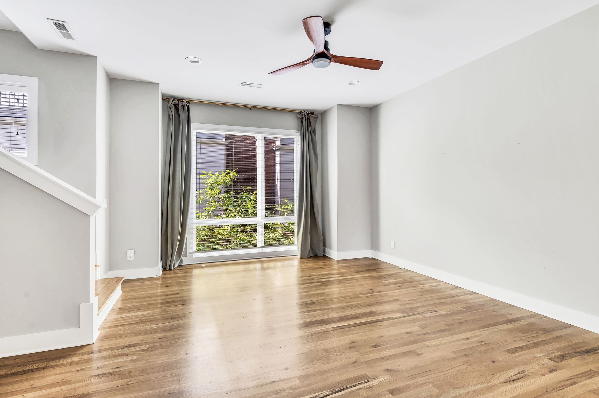 Nashville, Tennessee 37206, United States, 3 Bedrooms Bedrooms, ,4 BathroomsBathrooms,Residential,Active,40389