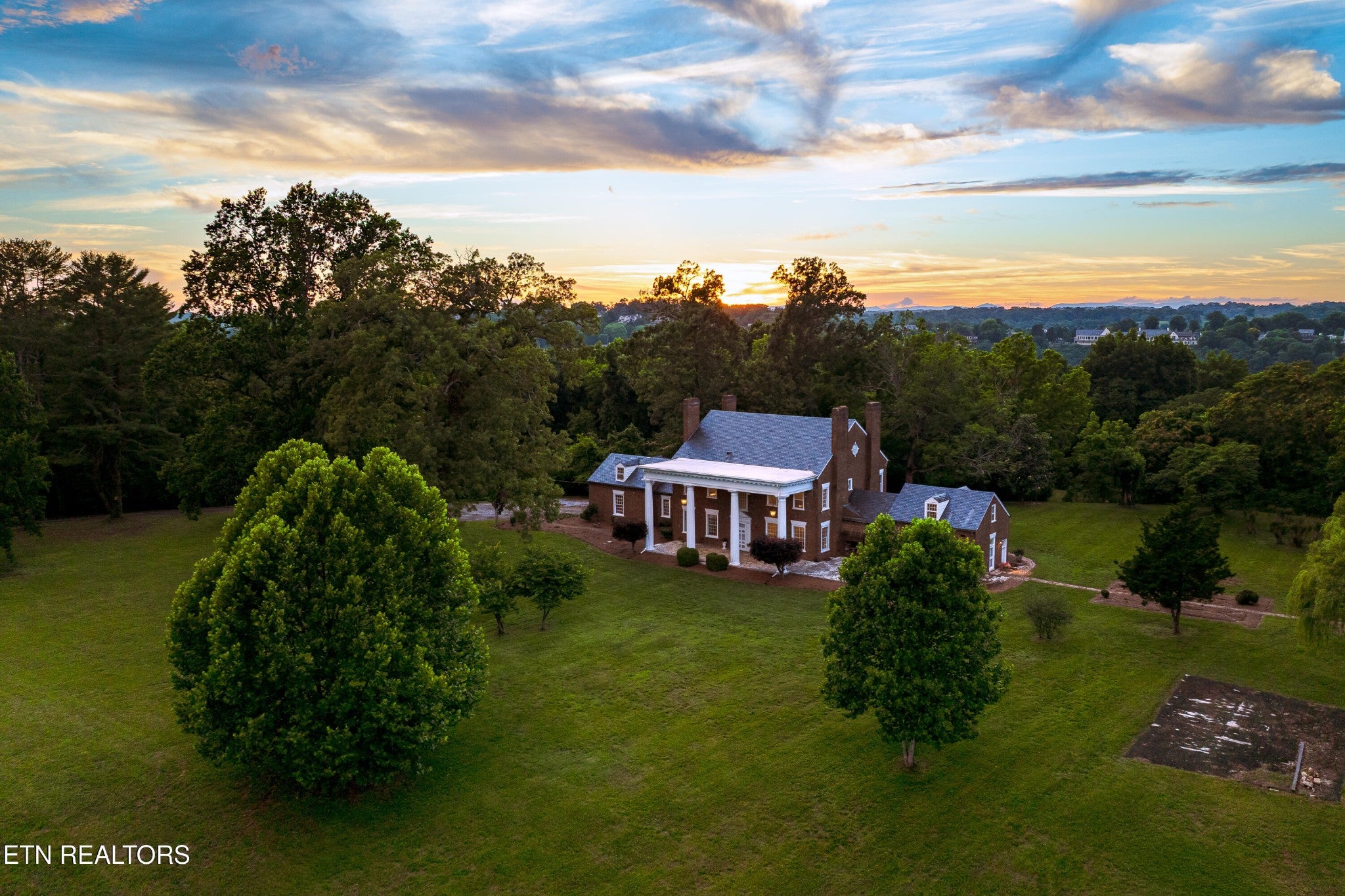 2112 Manor Drive