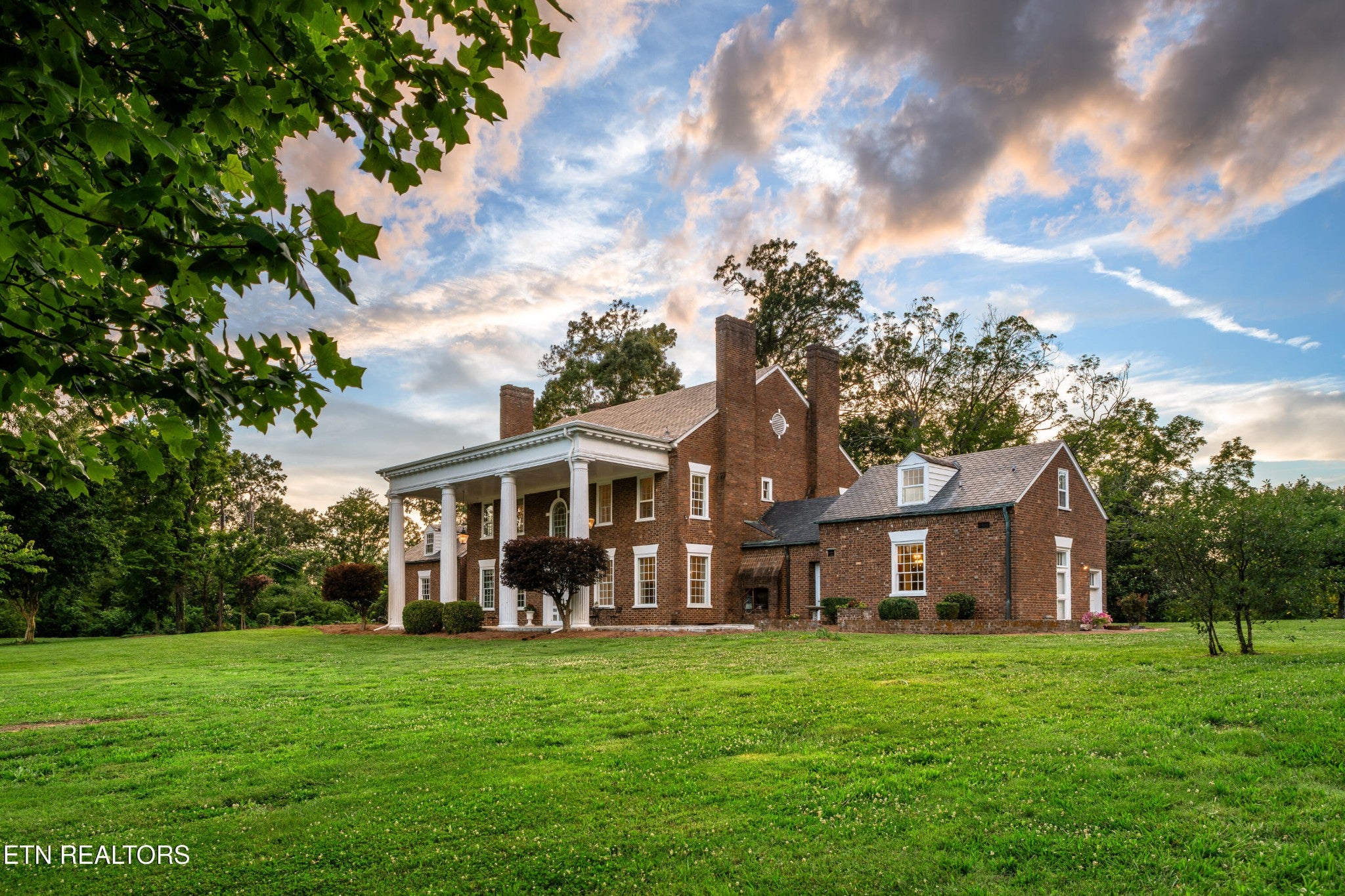 2112 Manor Drive