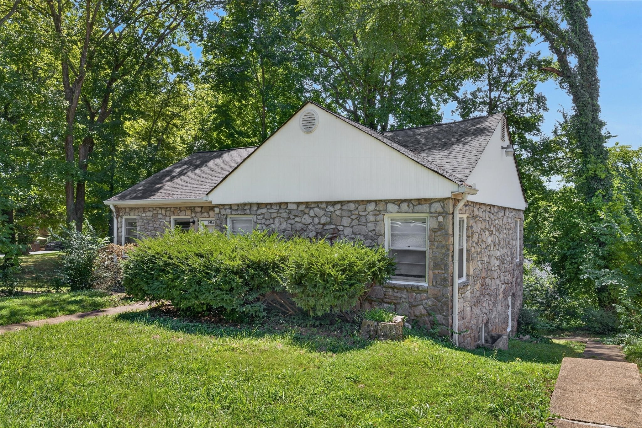 108 Madison Terrace Ct B