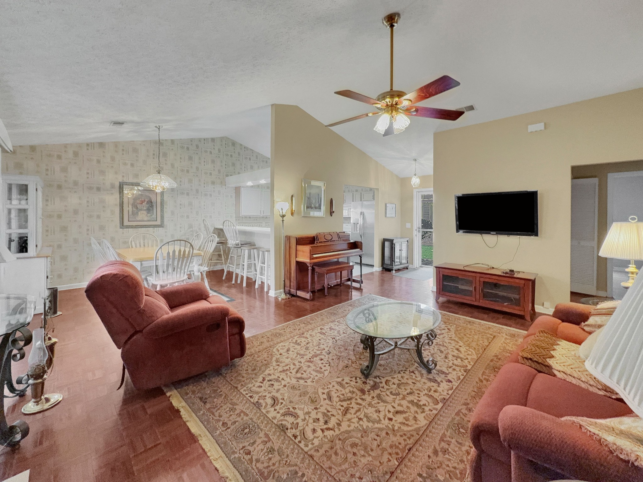 314 Lake Chateau Dr