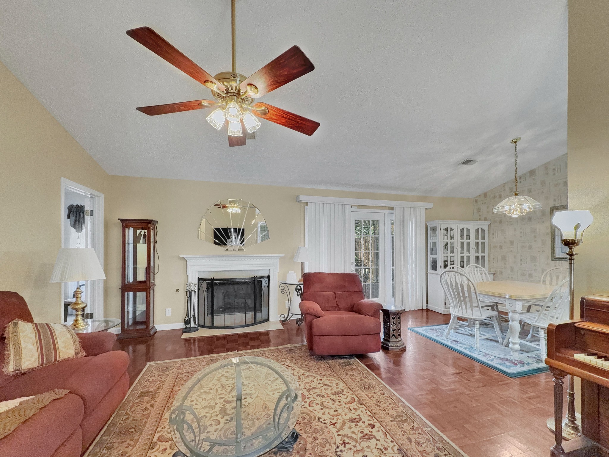 314 Lake Chateau Dr
