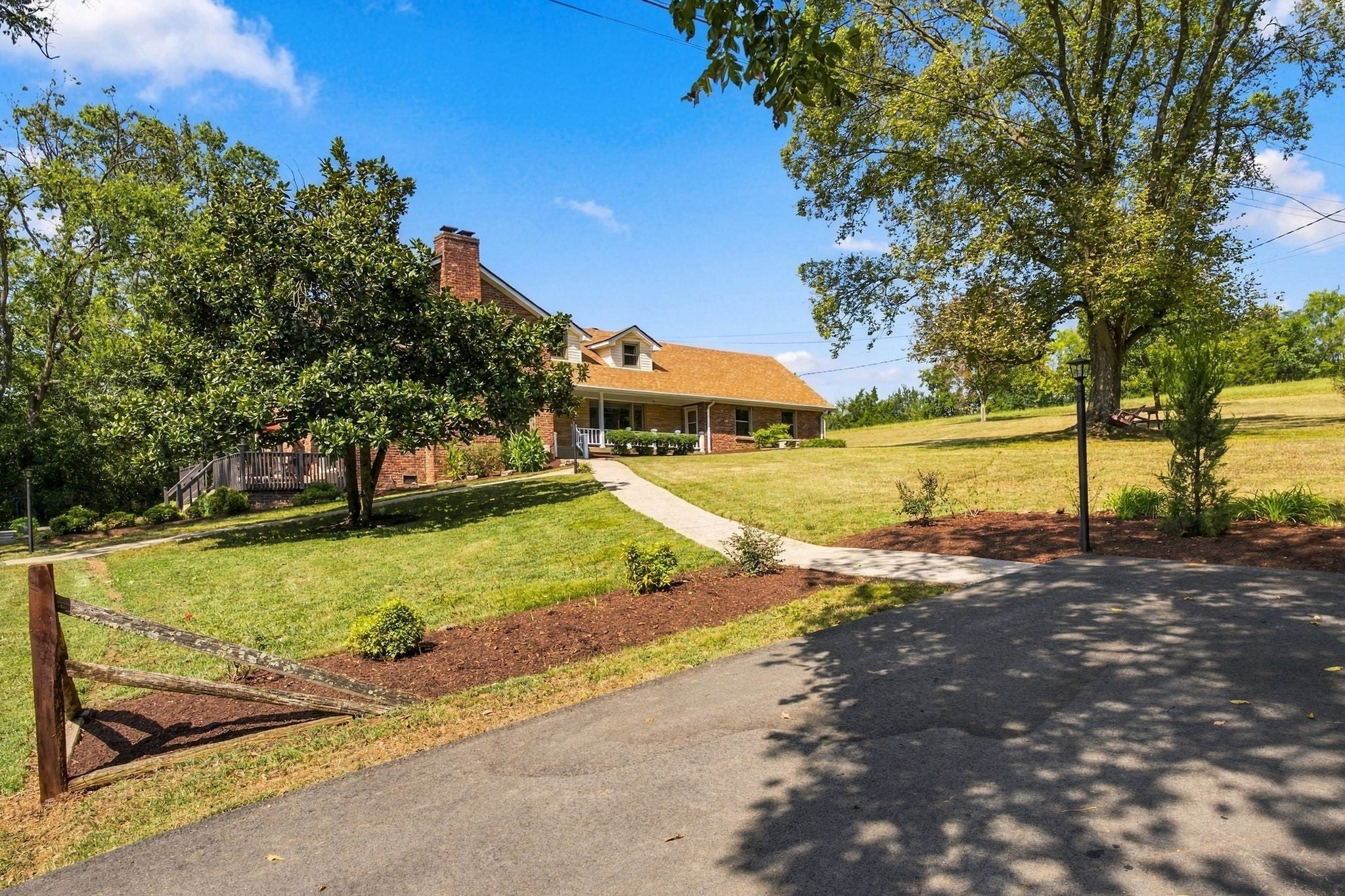 301 Rosehill Dr