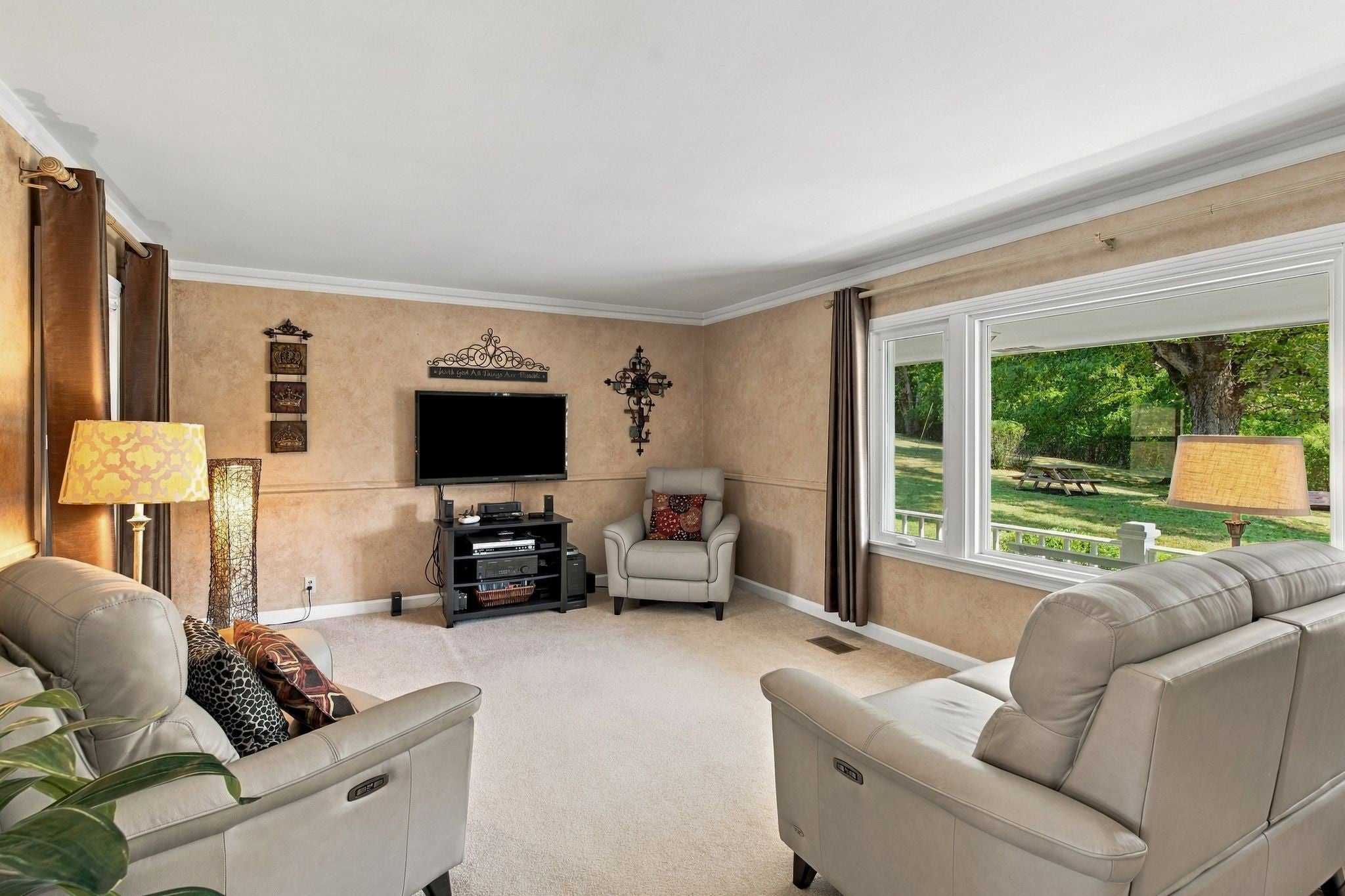 301 Rosehill Dr
