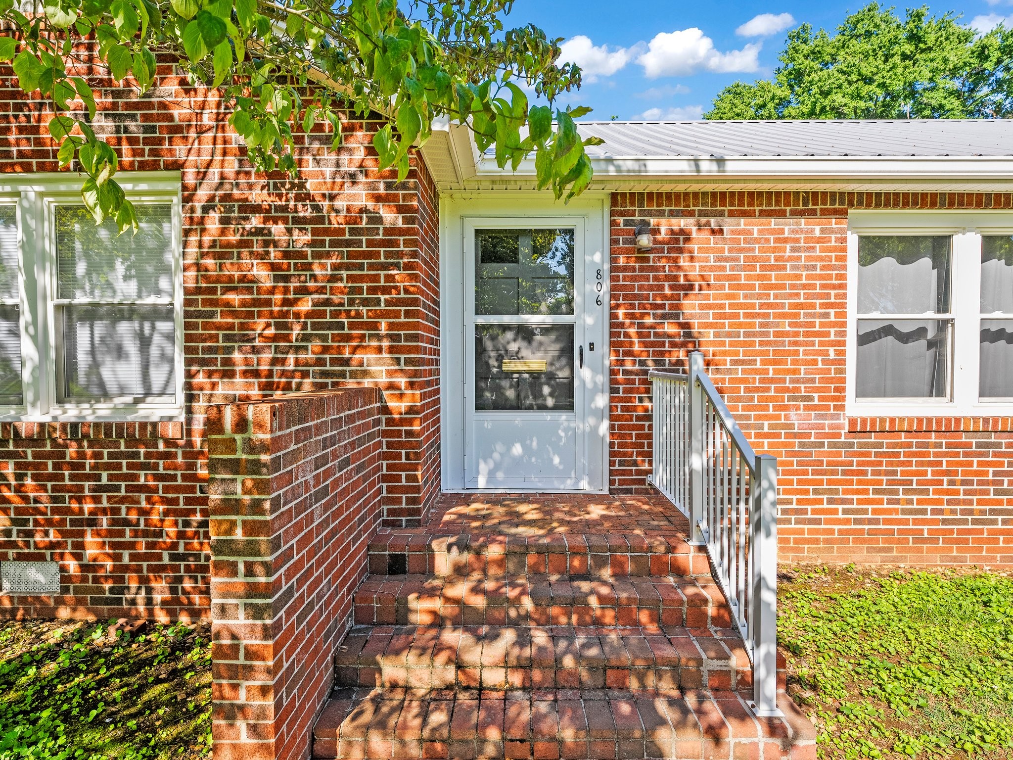 806 Pleasant View Dr