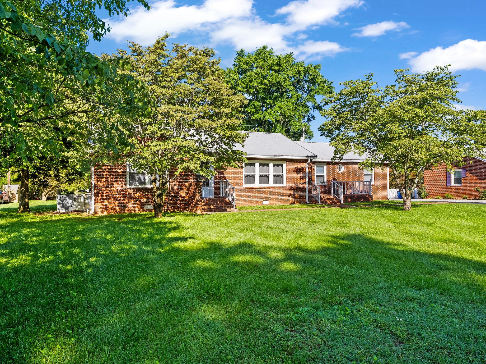 806 Pleasant View Dr