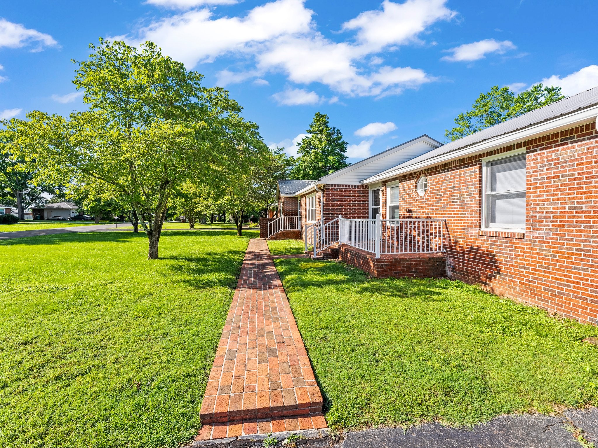 806 Pleasant View Dr
