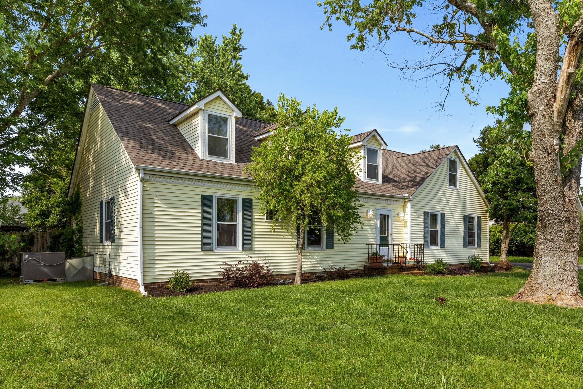 1409 E Northfield Blvd