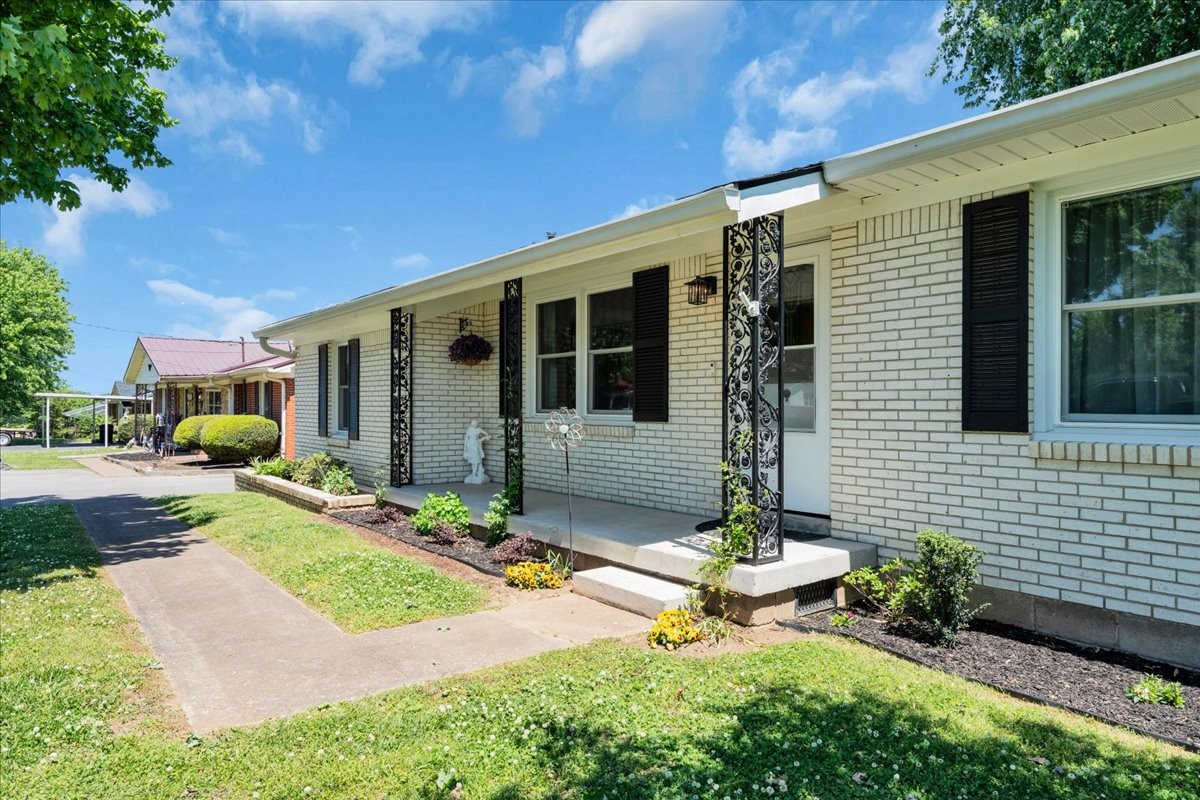 2701 Denham Ave