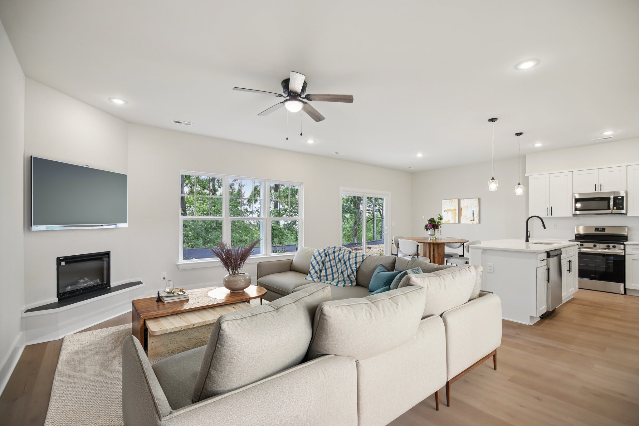 1036 Stagecoach Dr