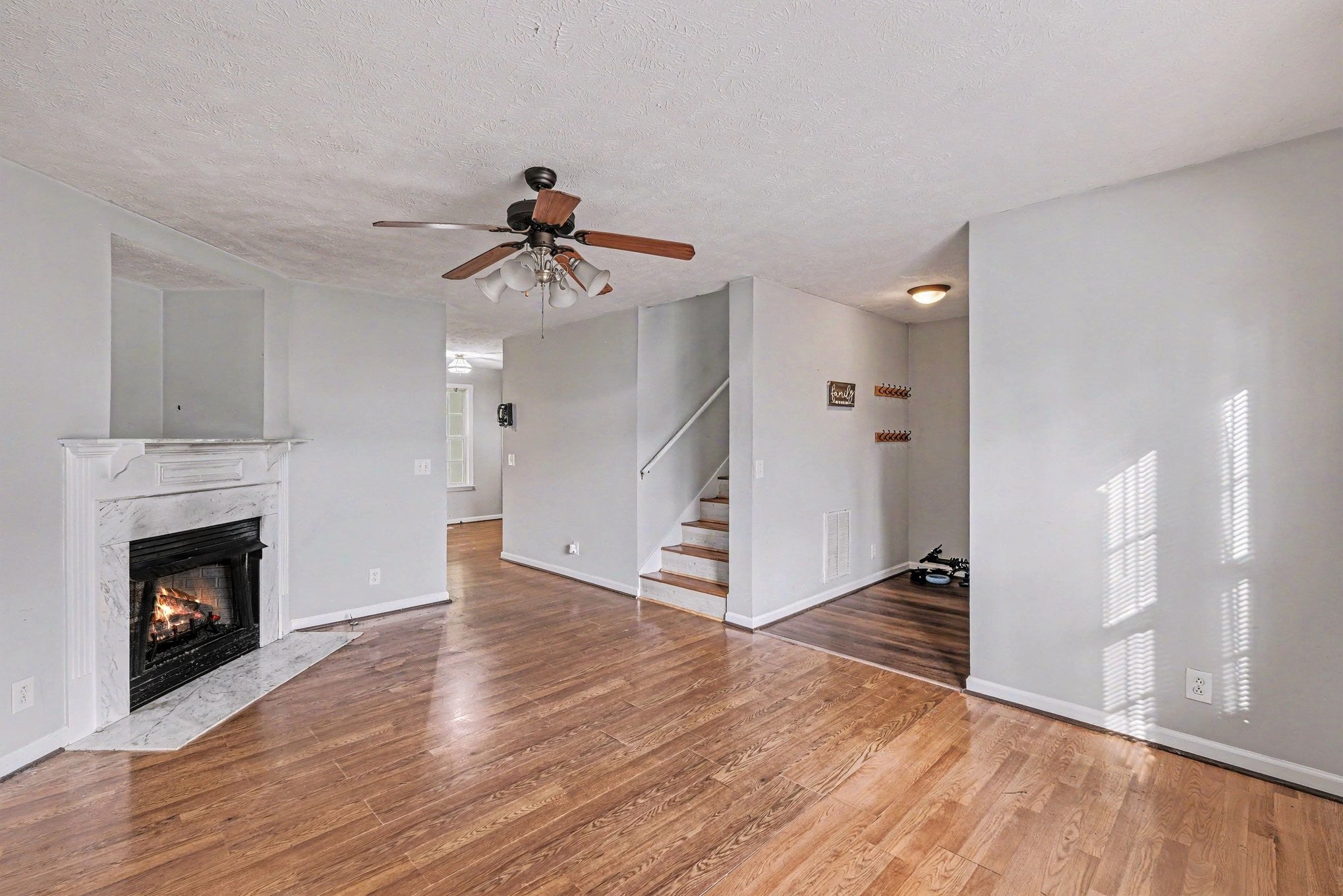 930 Chaparral Dr