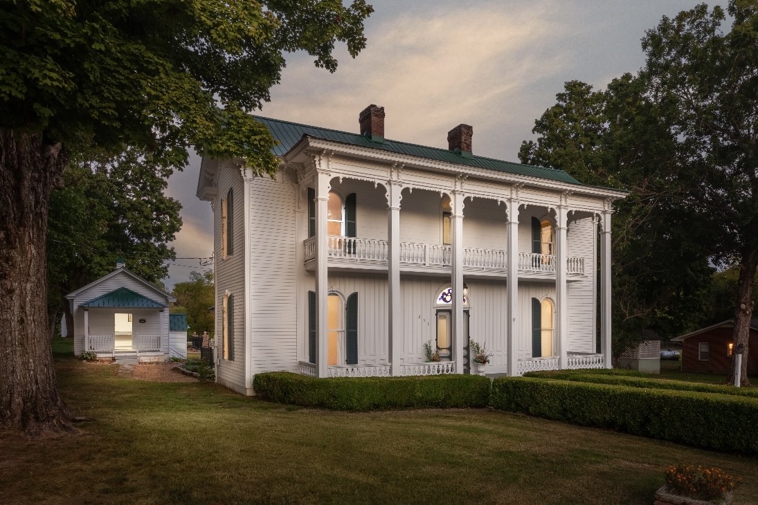202 S Main St