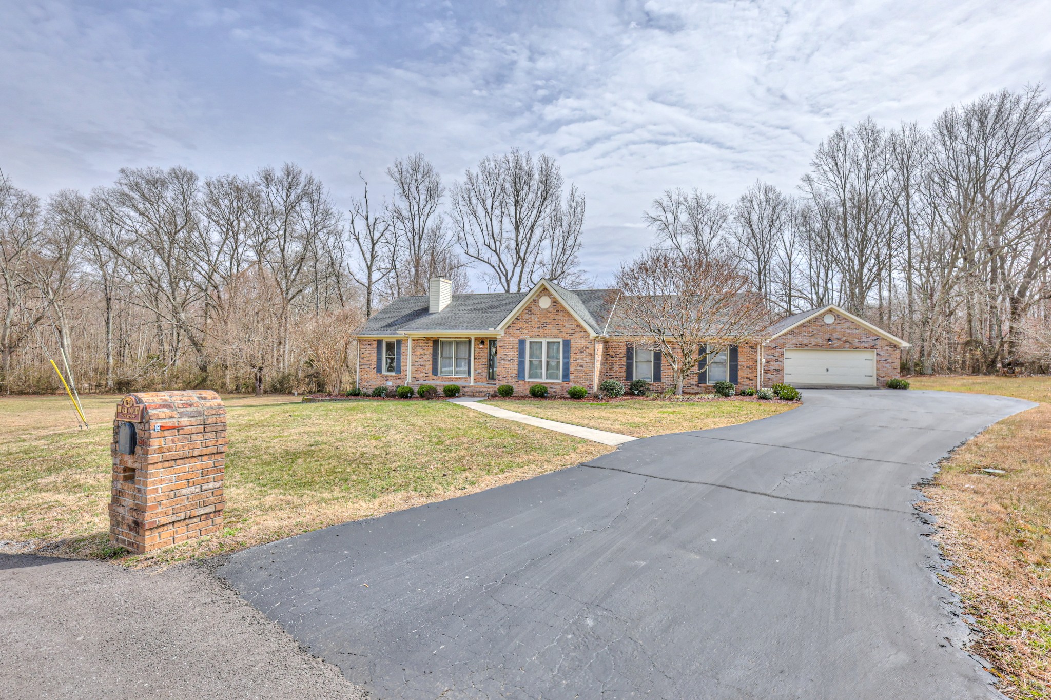 64 River Ct