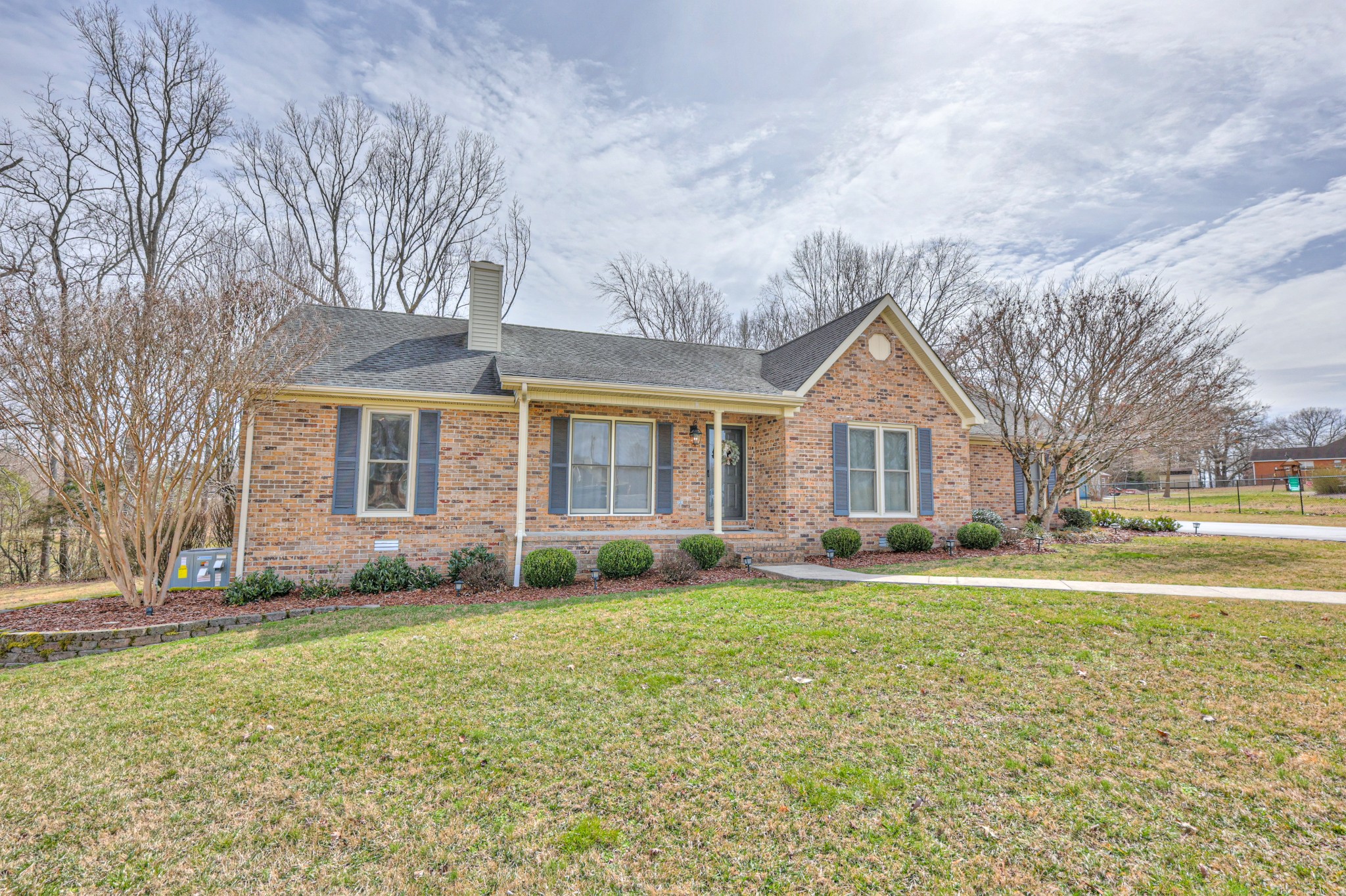 64 River Ct