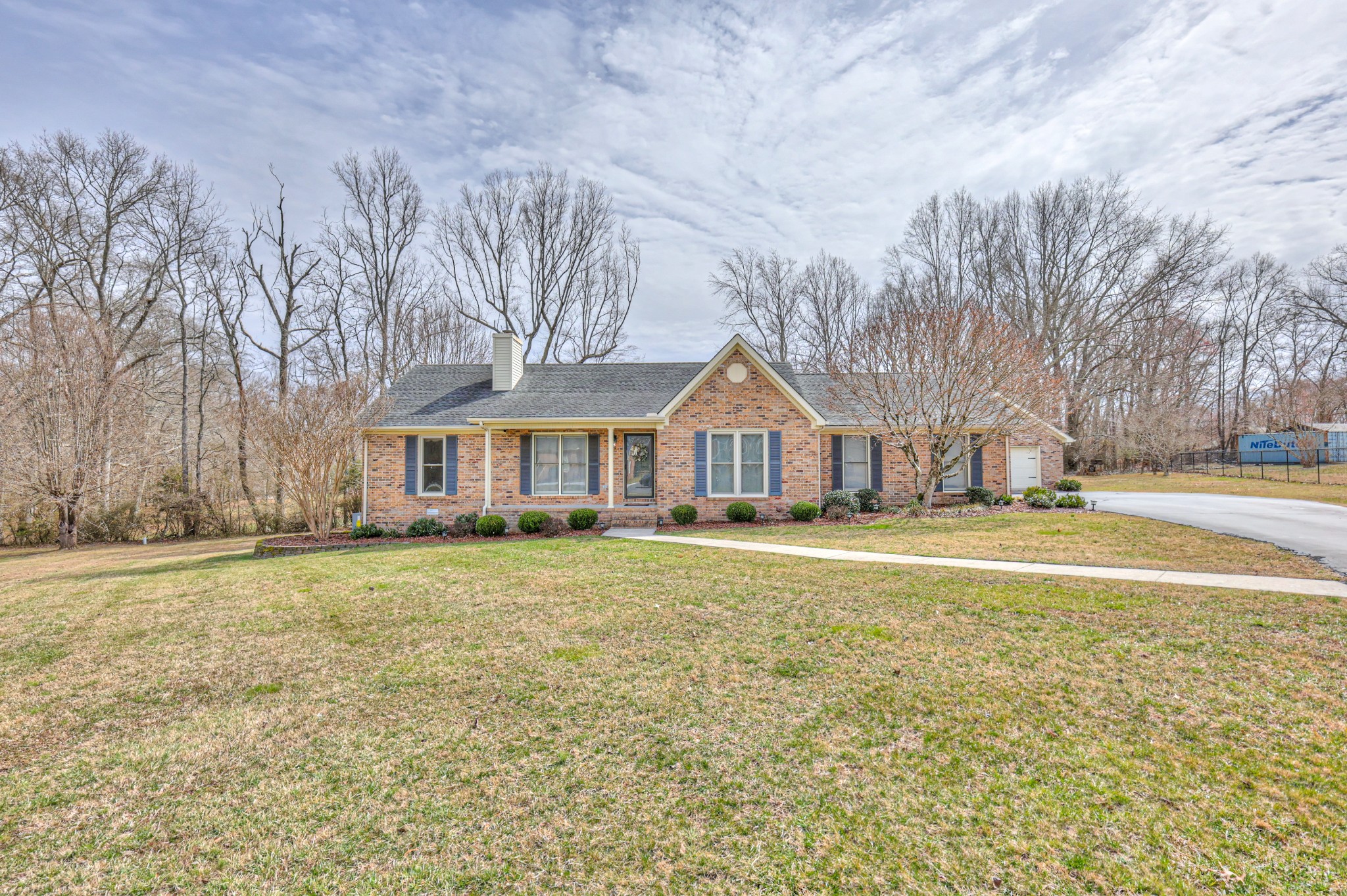 64 River Ct