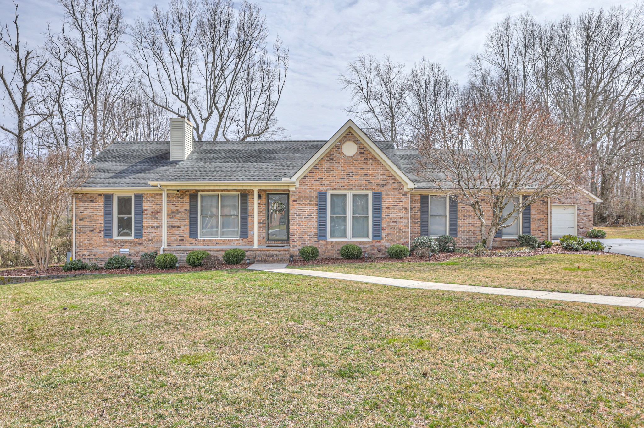 64 River Ct