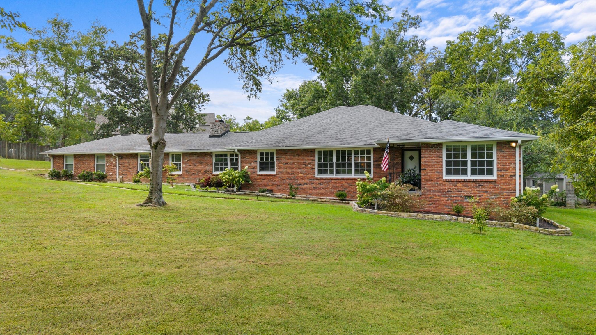 3-bed listing at 615 W Meade Dr, Nashville