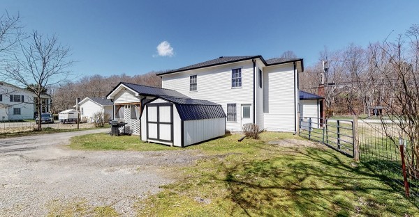 419 E Main St