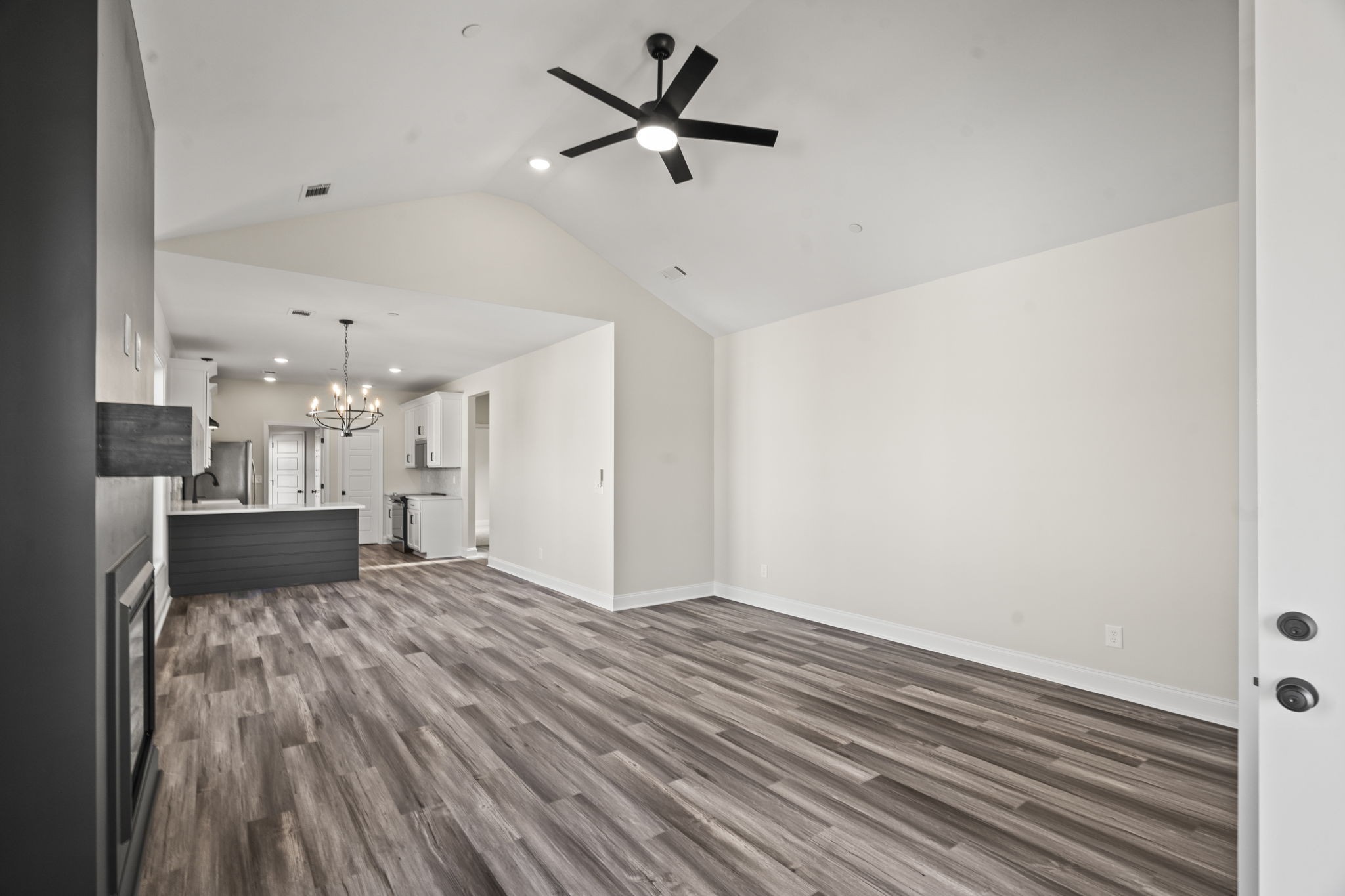 586 Centre St